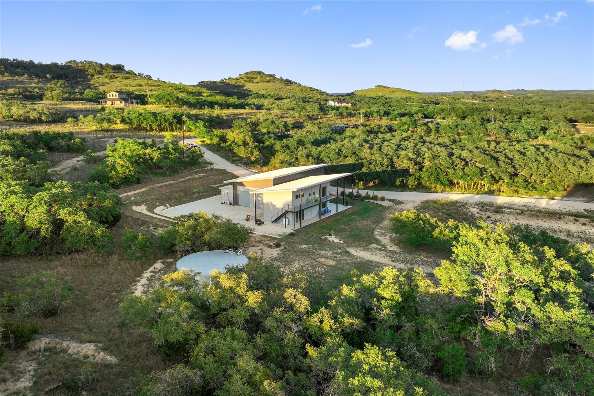 370 Gray Wolf, Blanco, TX 78606