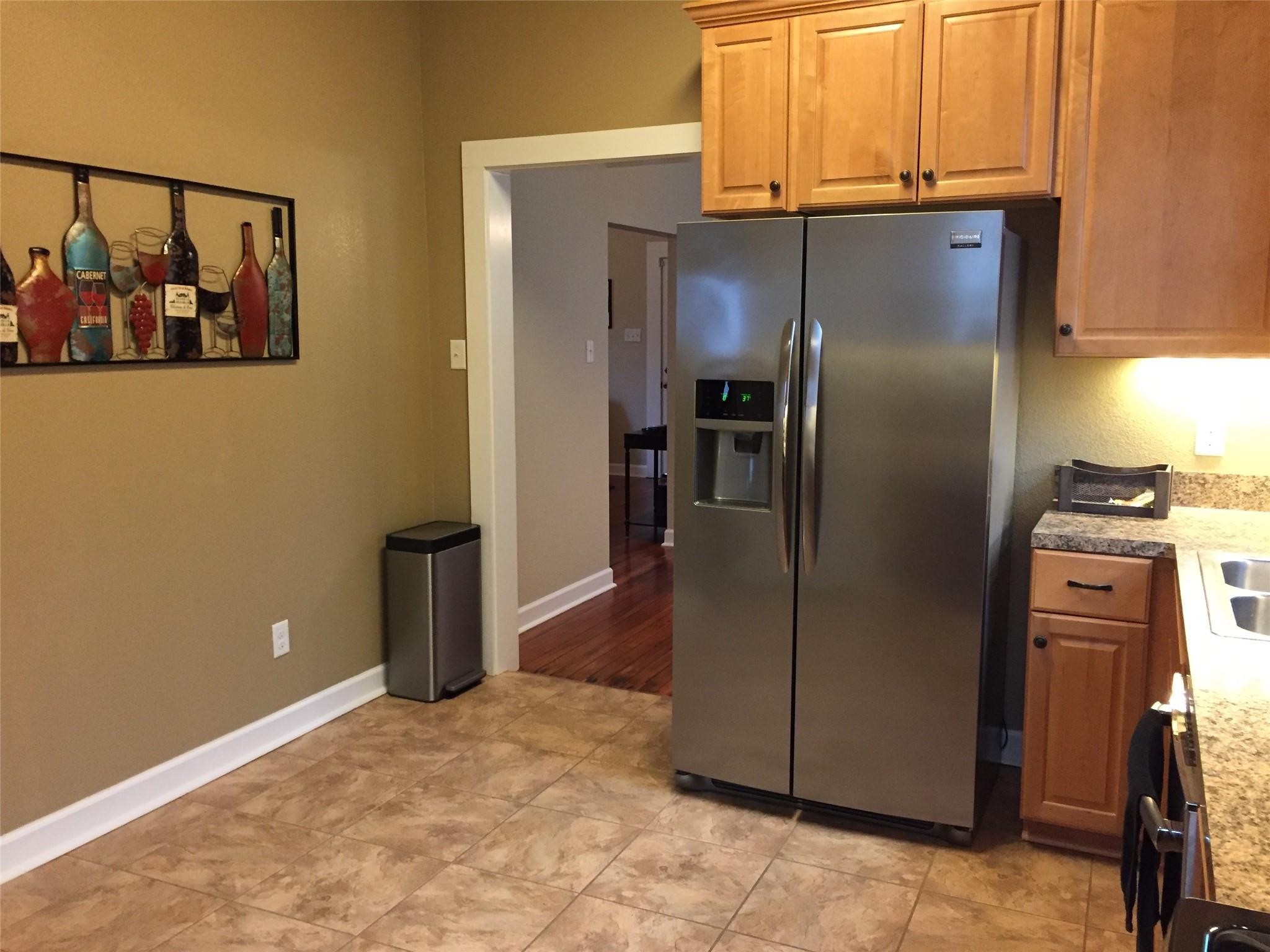 312 & 314 W 3rd St, Taylor, TX 76574