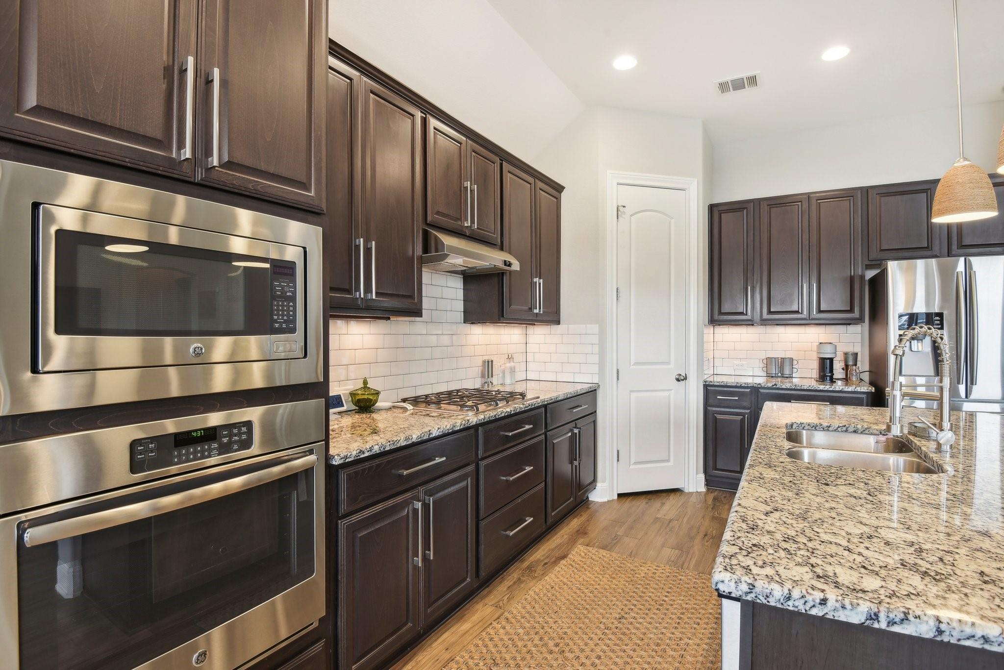 250 N Sage Holw, Dripping Springs, TX 78620