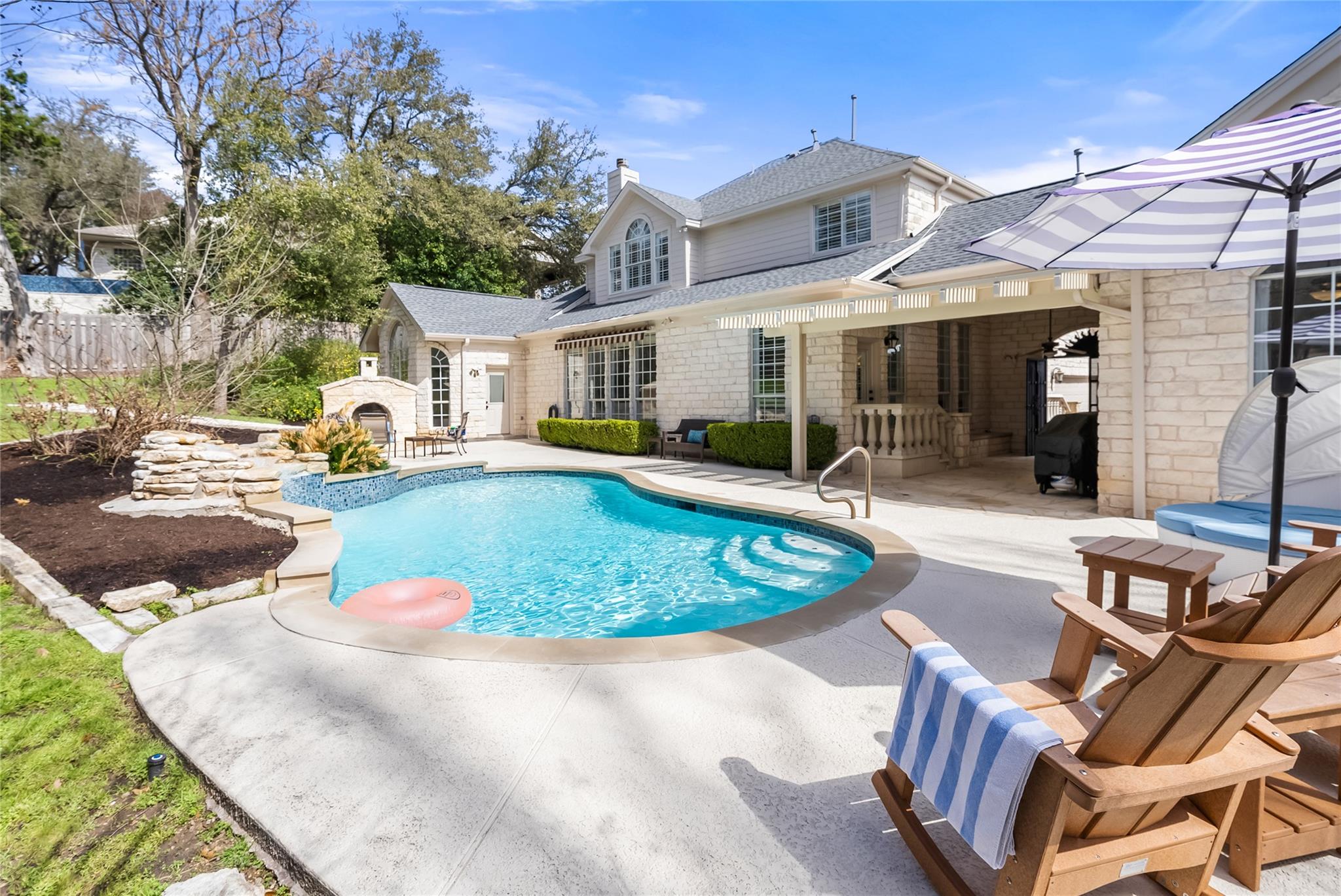 504 Duck Lake Dr, Lakeway, TX 78734