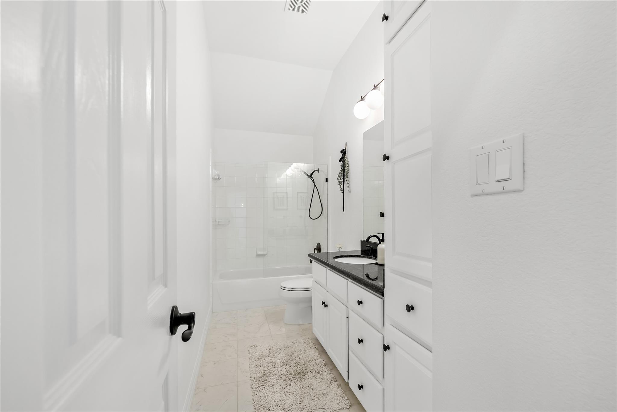 504 Duck Lake Dr, Lakeway, TX 78734