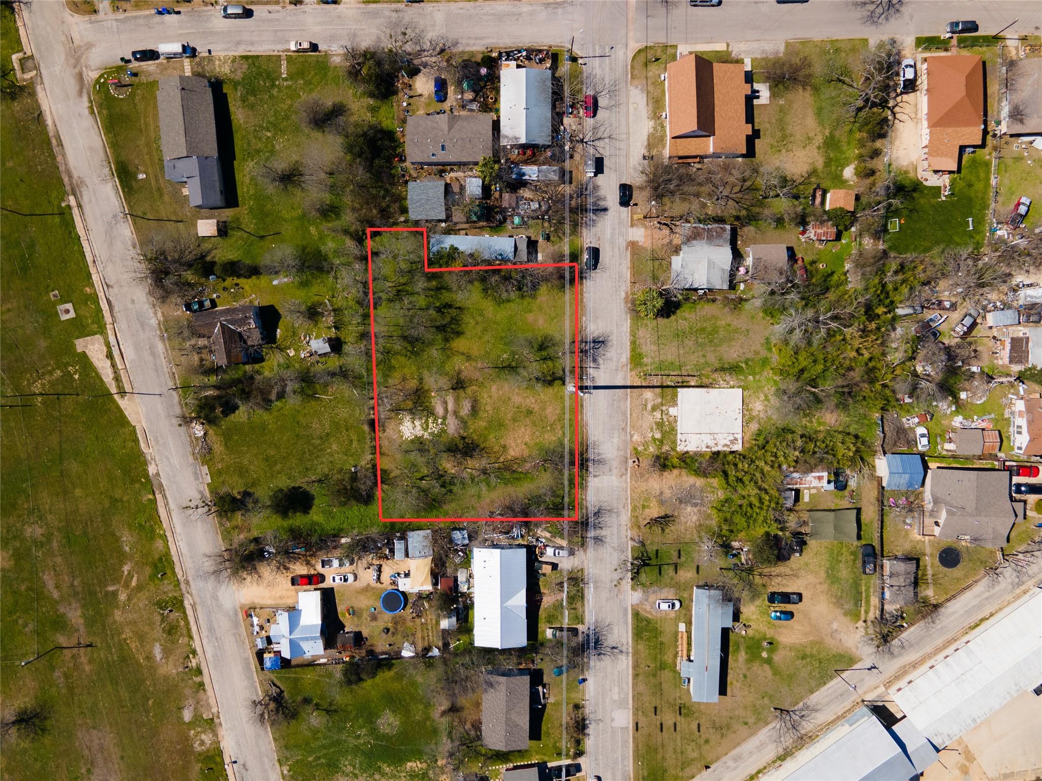 314 E Pecan St, Taylor, TX 76574