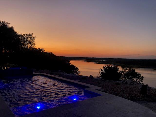 2923 Cliff Pt, Spicewood, TX 78669