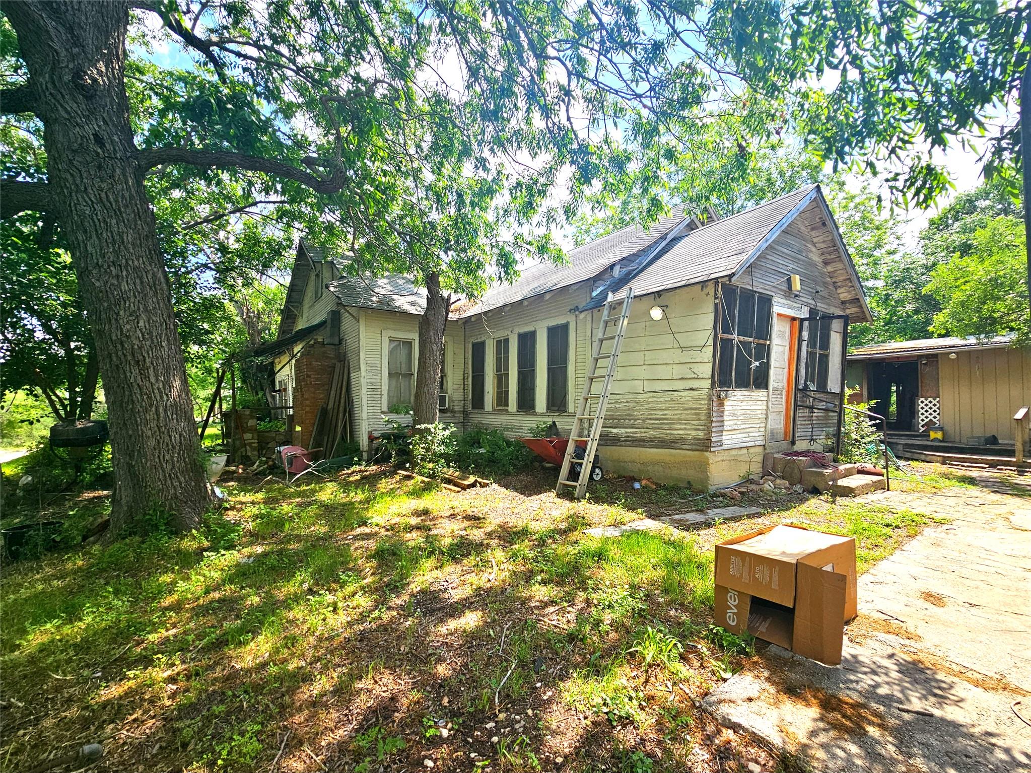 42 S Old Spanish Trl, Kyle, TX 78640