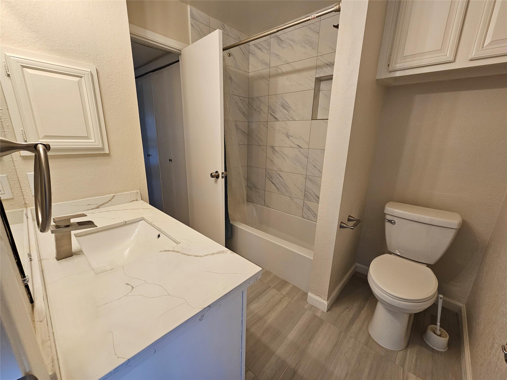 806 W 24th St # 317, Austin, TX 78705