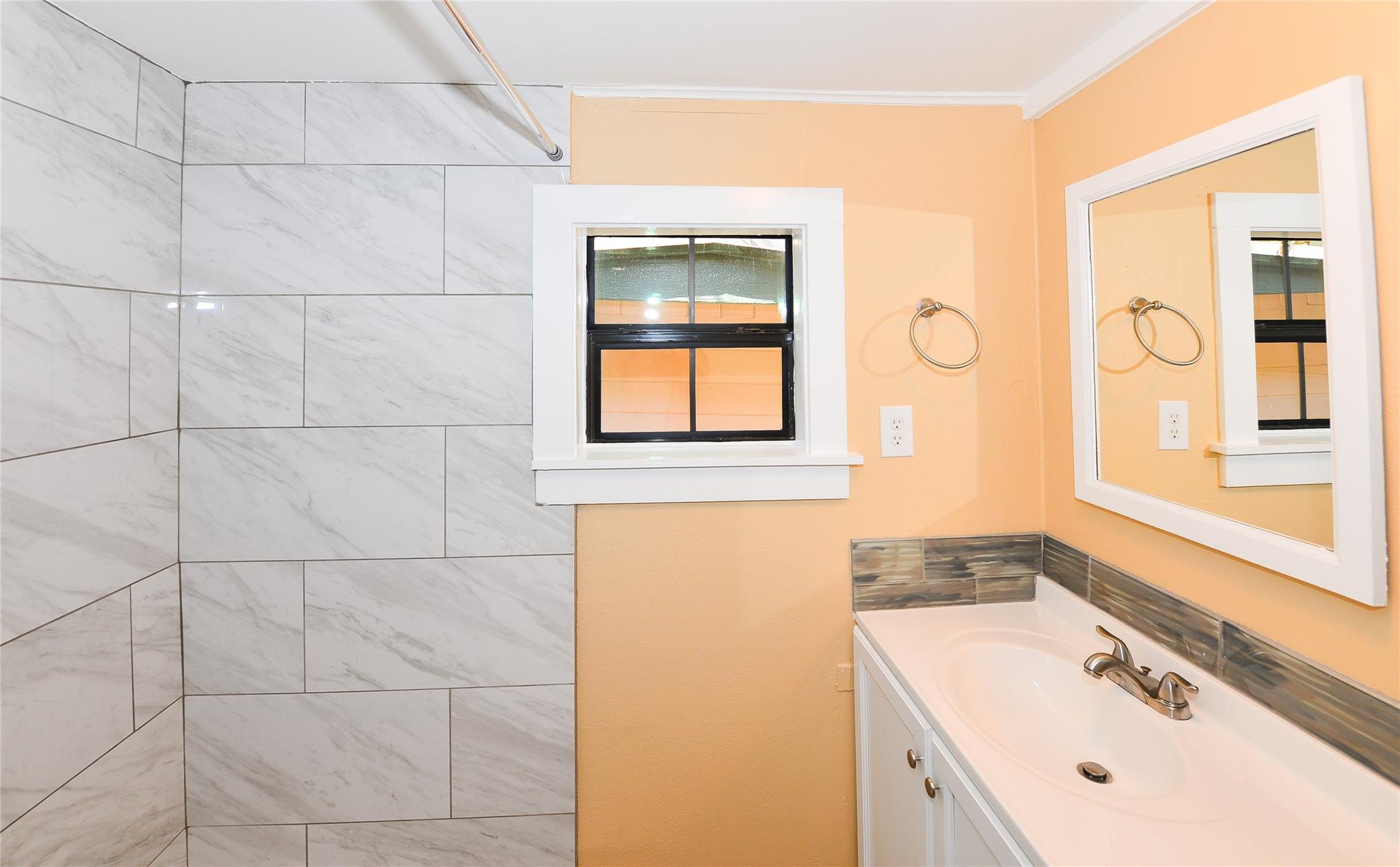 1100 W Johanna St, Austin, TX 78704