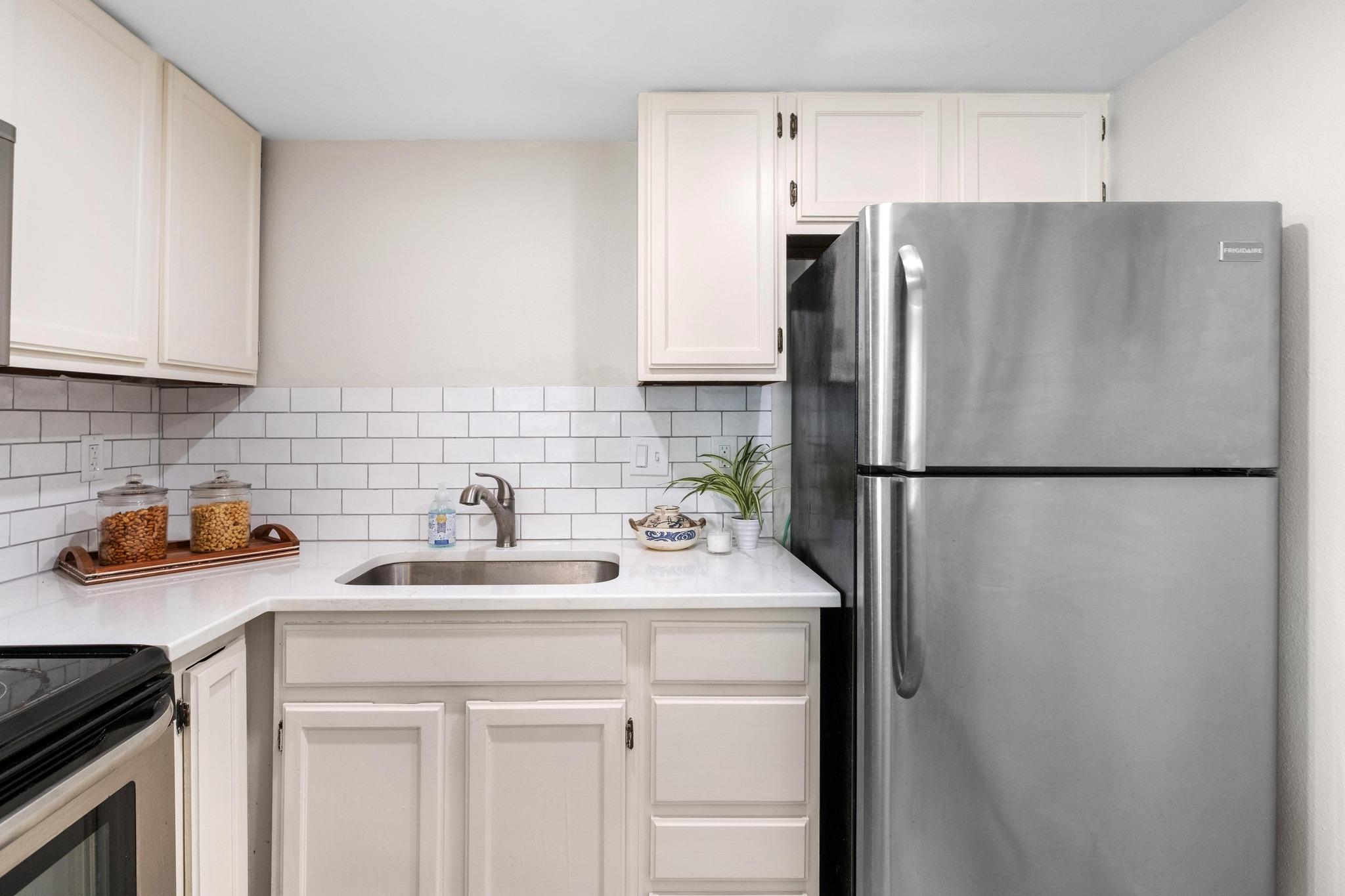 1000 W 26th St # 211, Austin, TX 78705