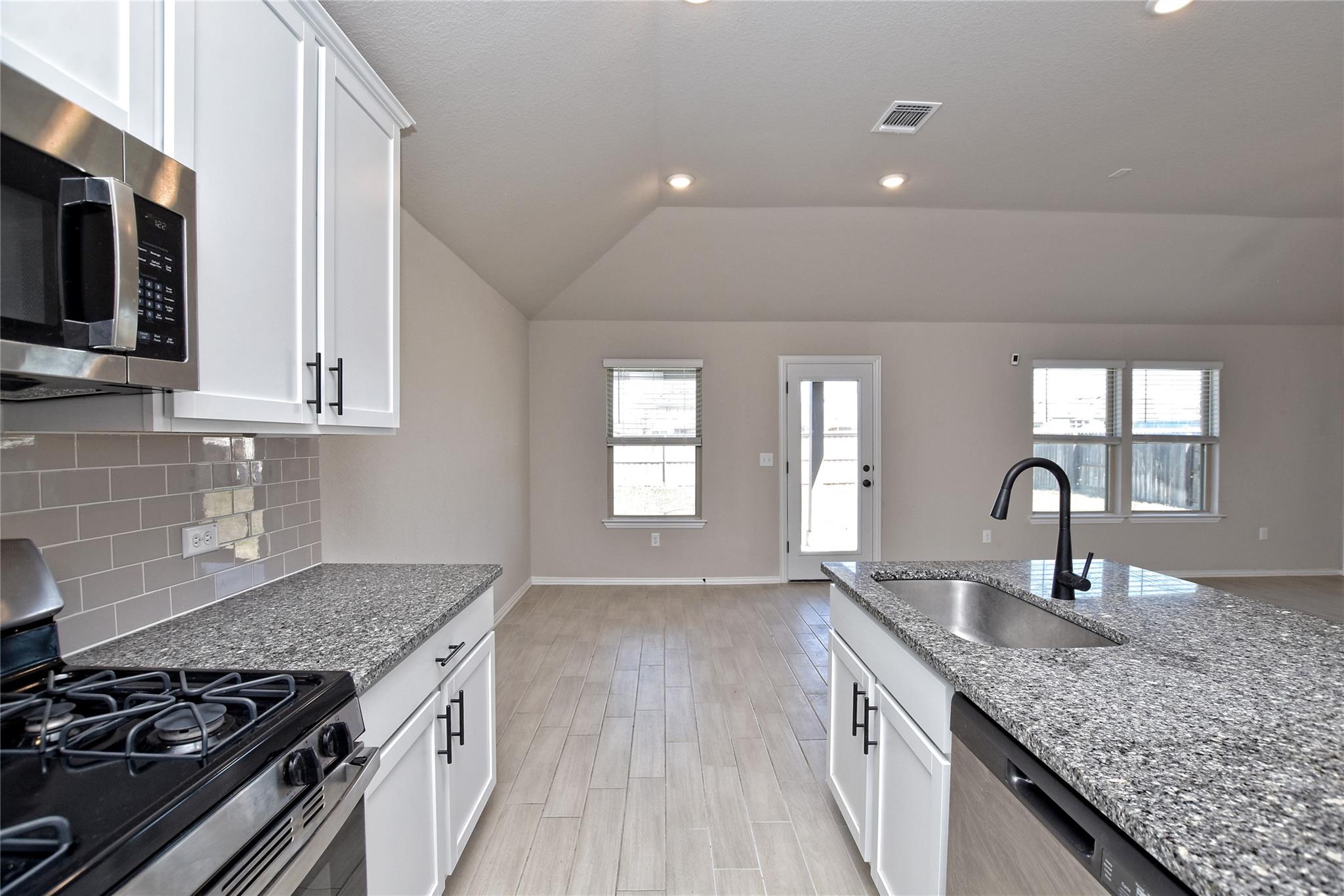 132 Periwinkle Ln, Bastrop, TX 78602