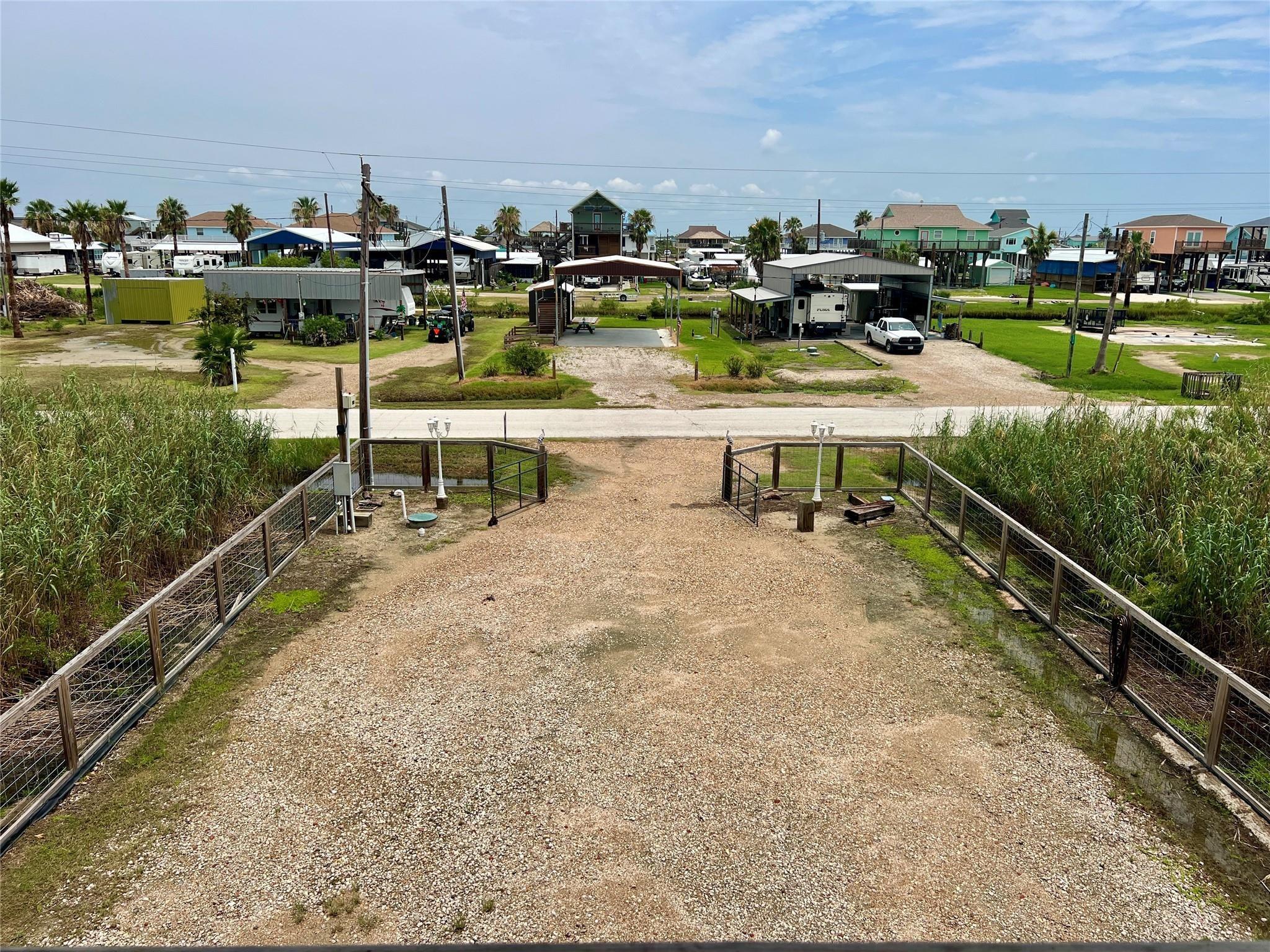 1217 N Monkhouse Dr, Crystal Beach, TX 77650