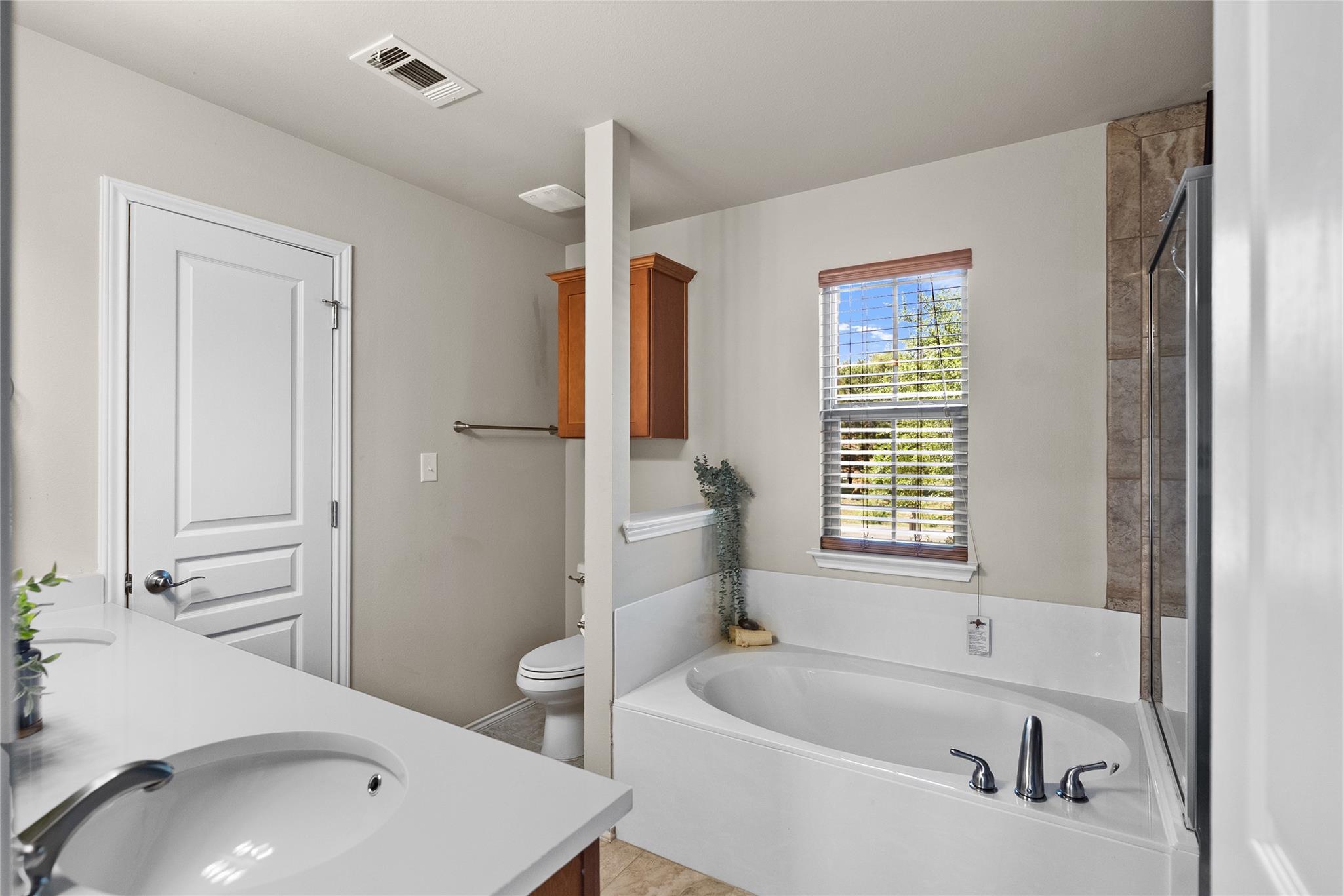 437 Venture Blvd S, Point Venture, TX 78645