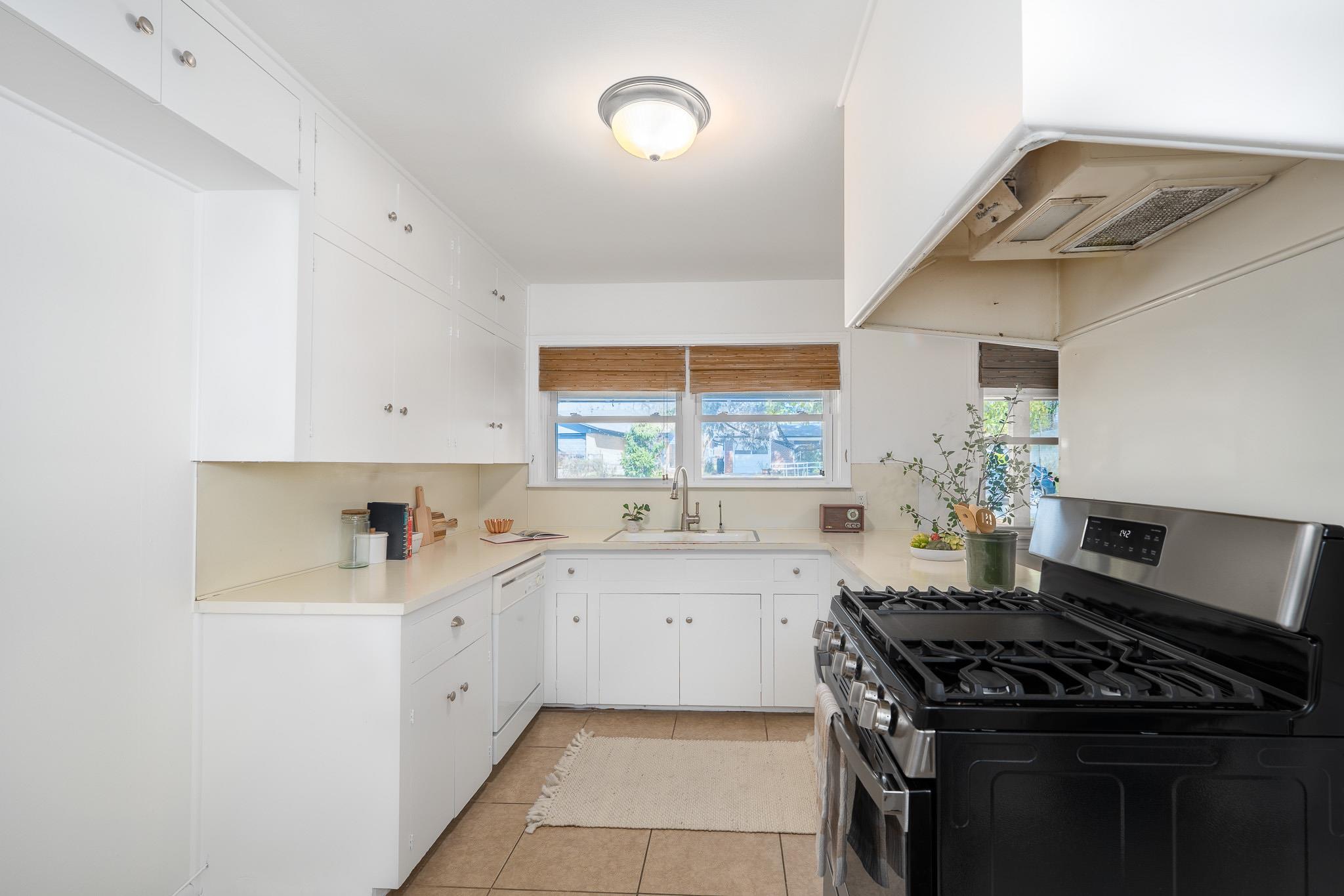 1203 Cloverleaf Dr, Austin, TX 78723