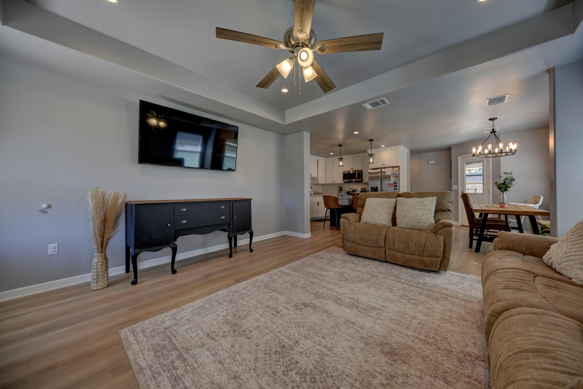 350 Edgewood Ave, Giddings, TX 78942