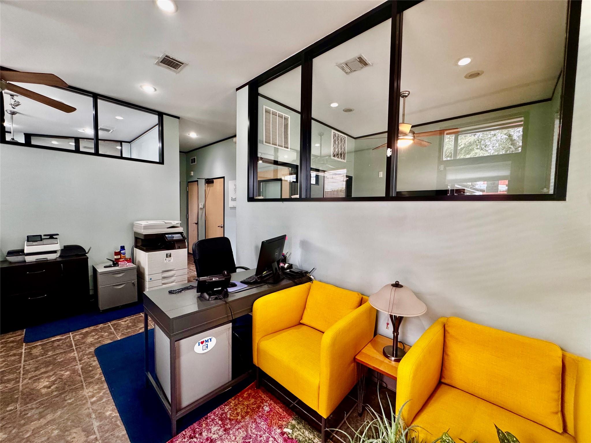 1310 S First St St # 100, Austin, TX 78704