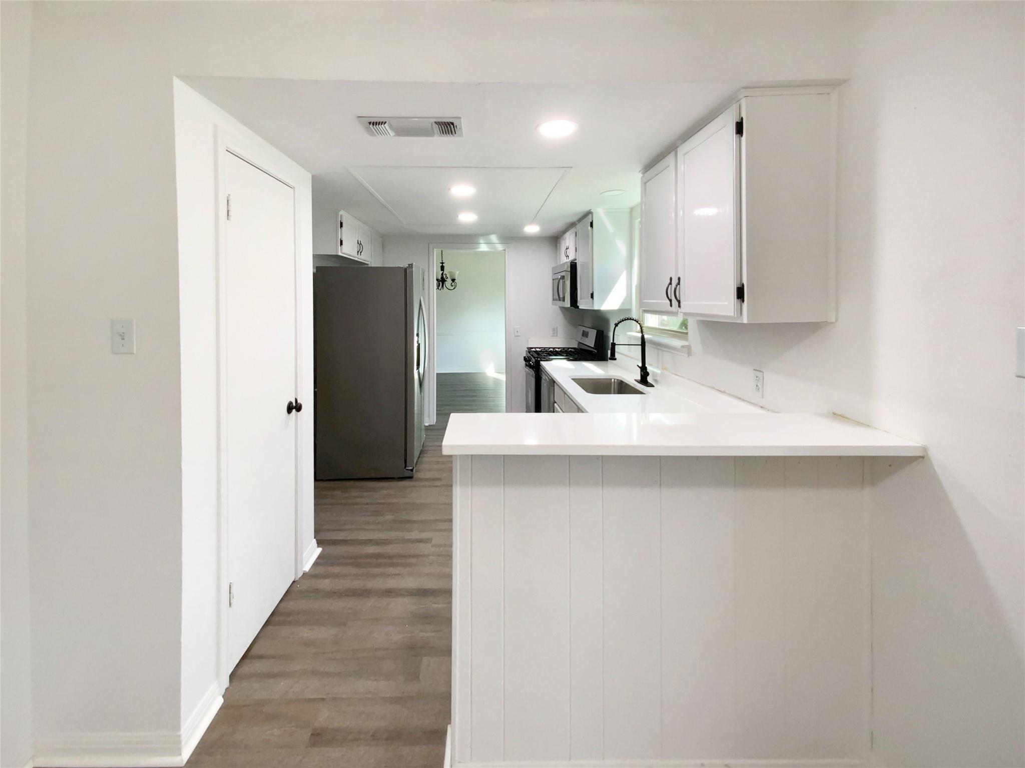 1602 Wildwood Dr, Round Rock, TX 78681