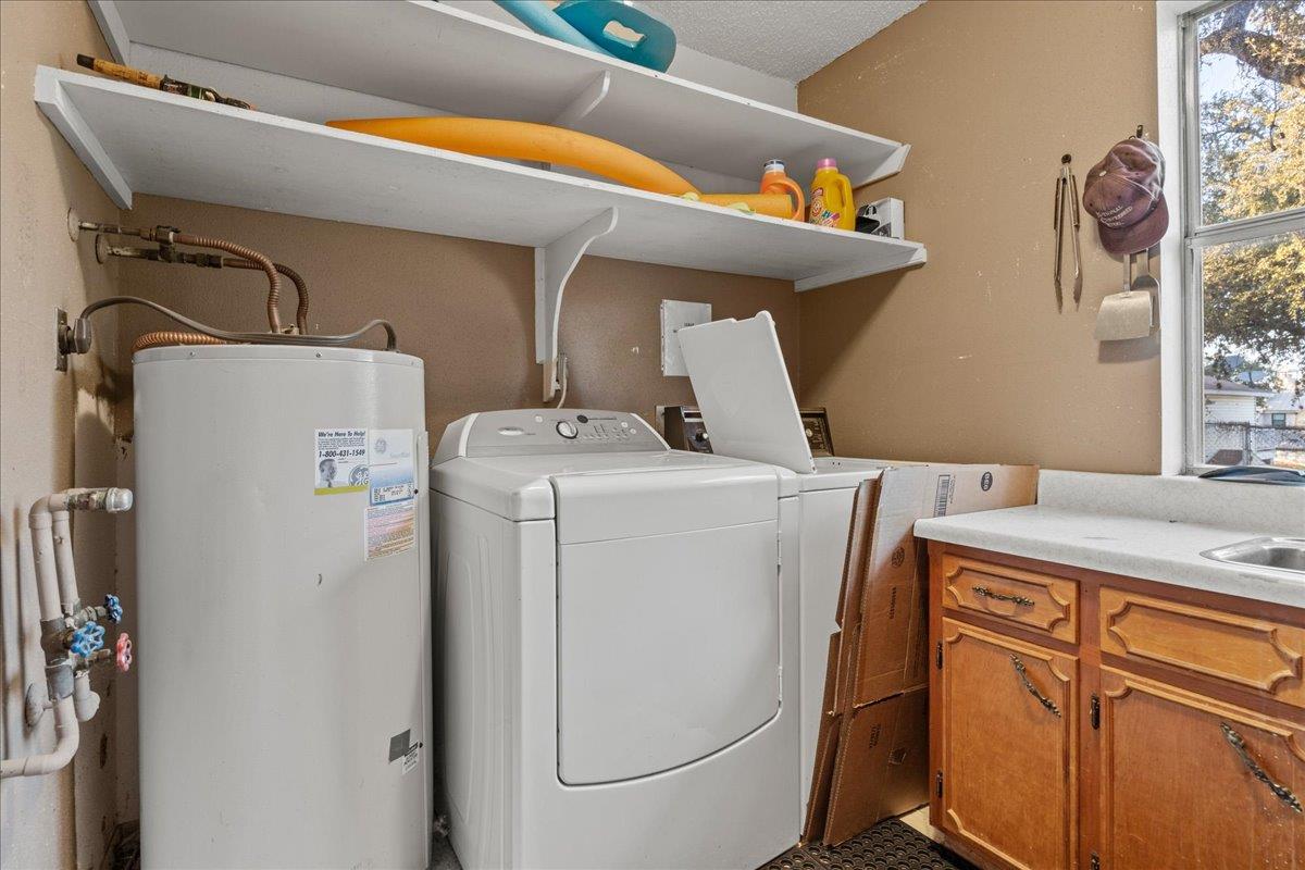 1075 Driftwind Dr, Canyon Lake, TX 78133