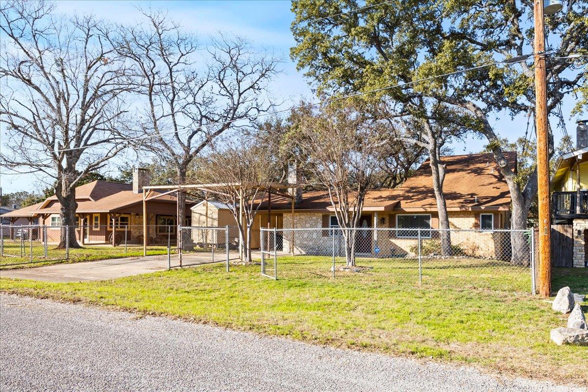 1075 Driftwind Dr, Canyon Lake, TX 78133