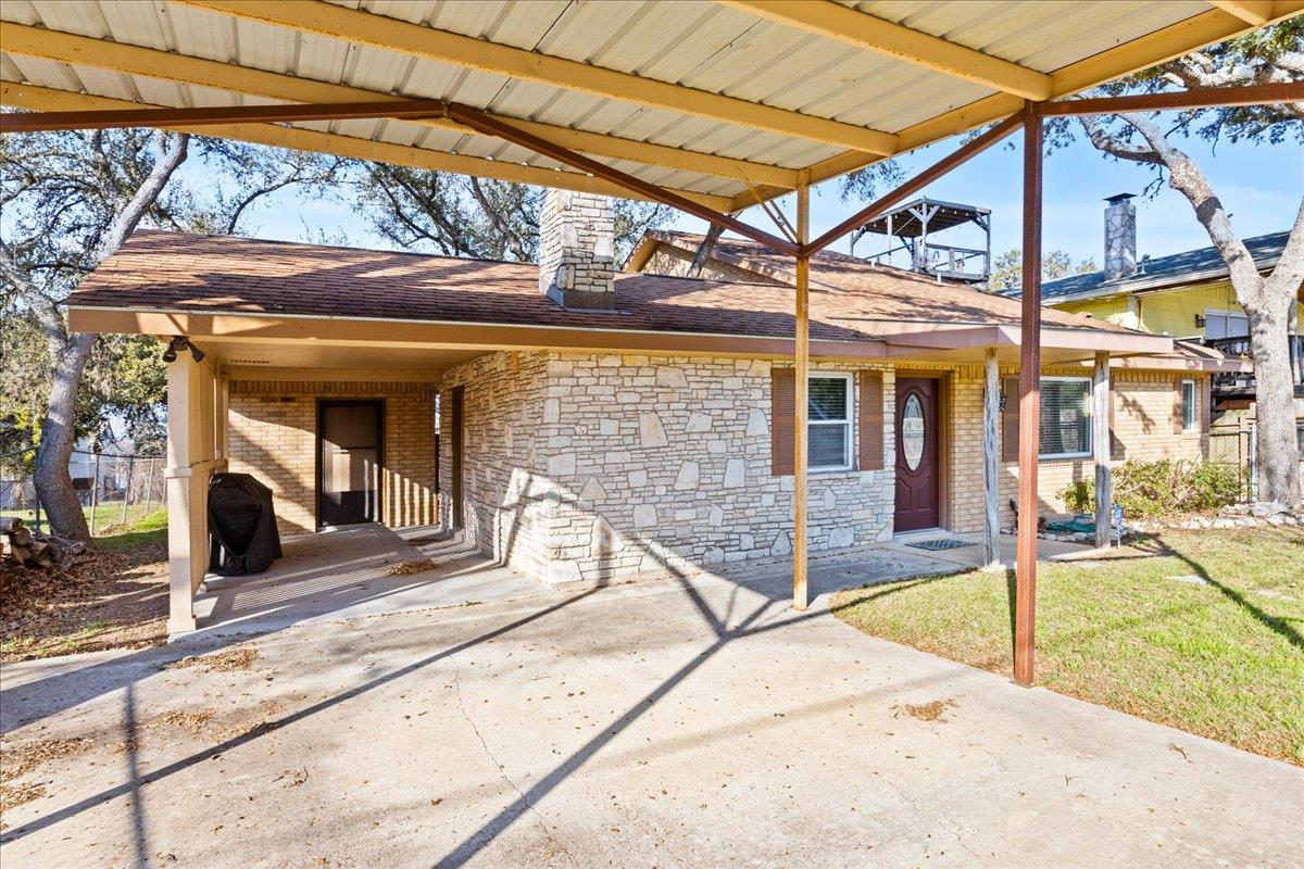 1075 Driftwind Dr, Canyon Lake, TX 78133
