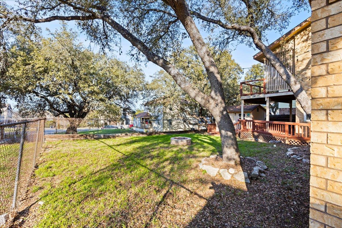 1075 Driftwind Dr, Canyon Lake, TX 78133