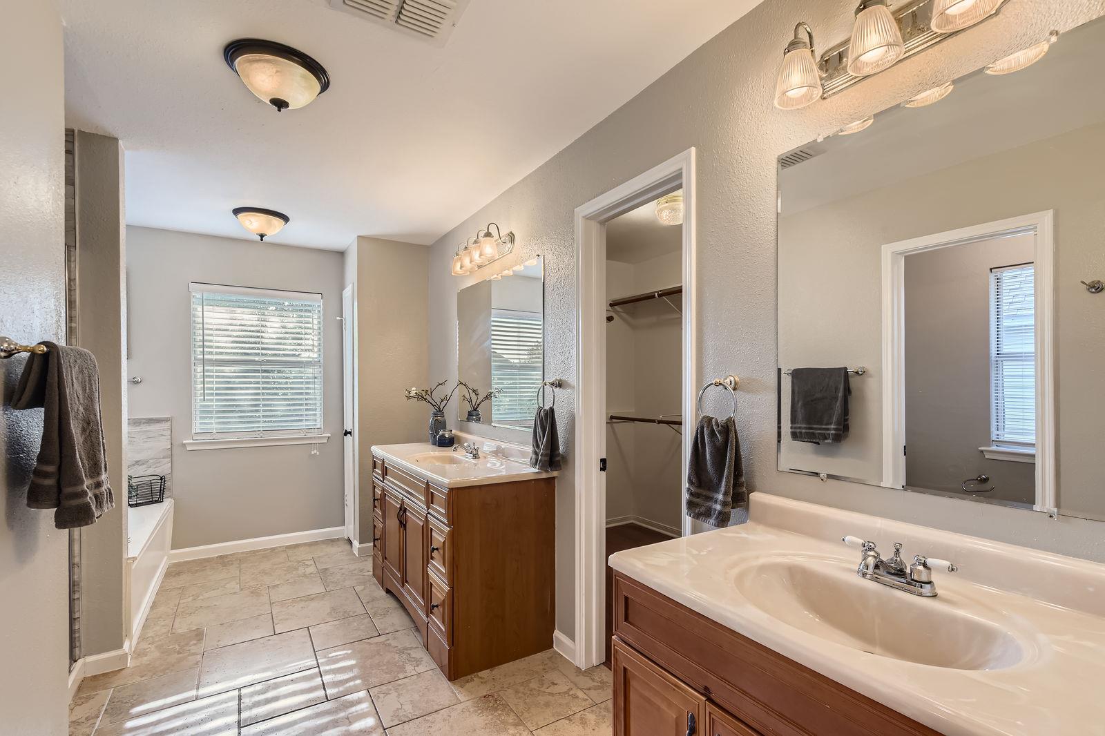 1703 Pecos Valley Cv, Round Rock, TX 78665