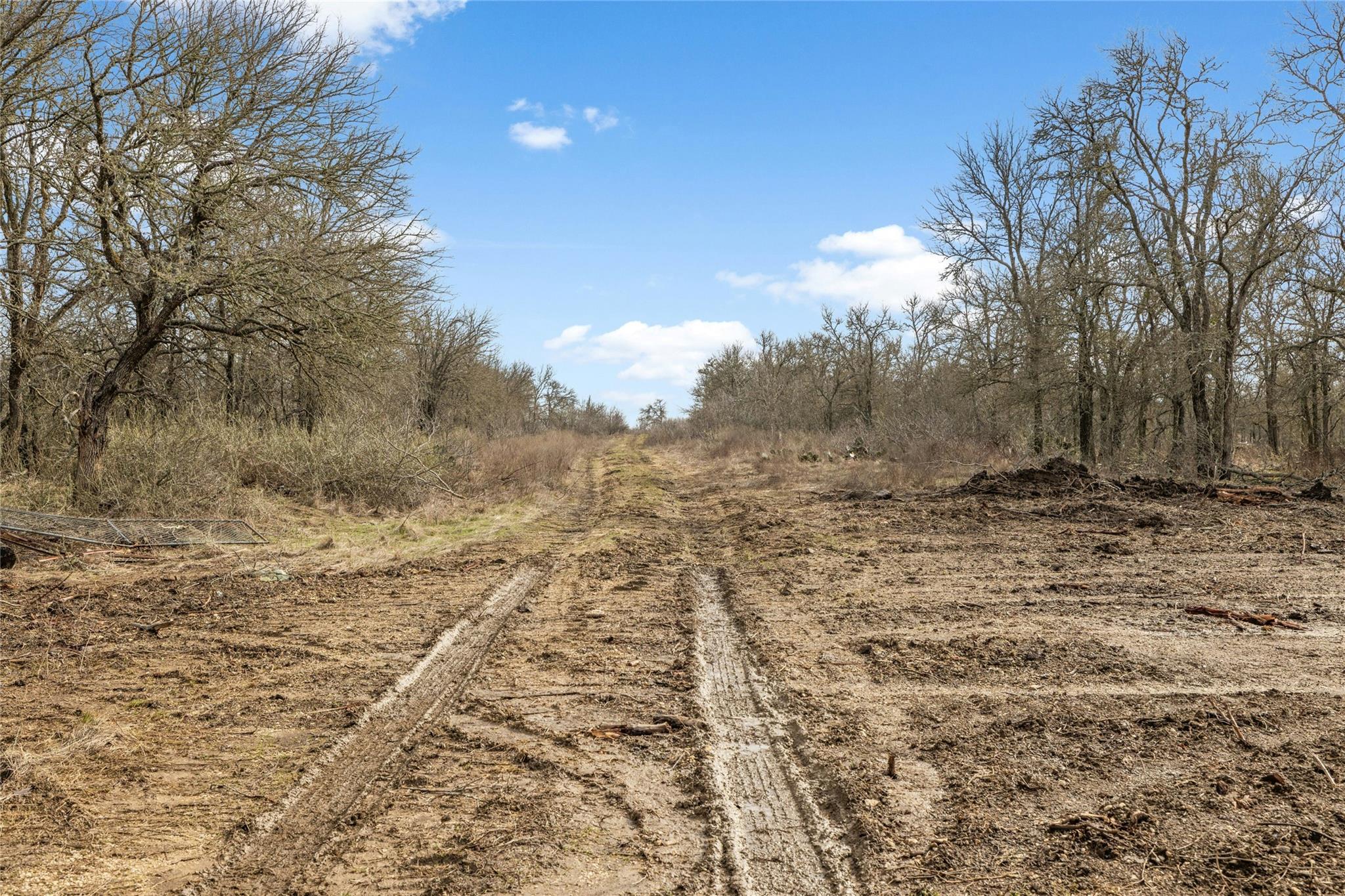 680 County Road 467, Elgin, TX 78621