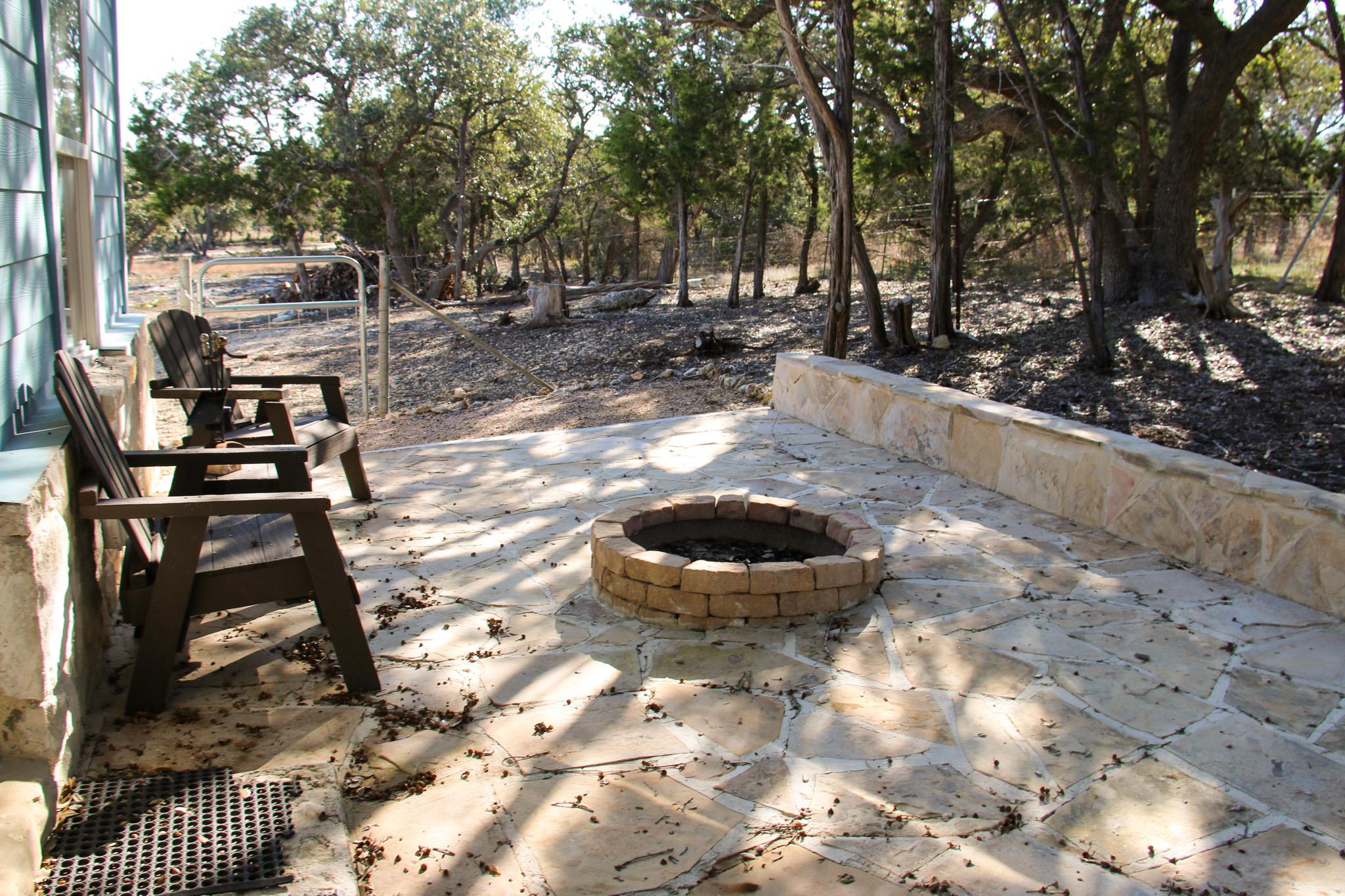 1085 Forest View Dr, Blanco, TX 78606