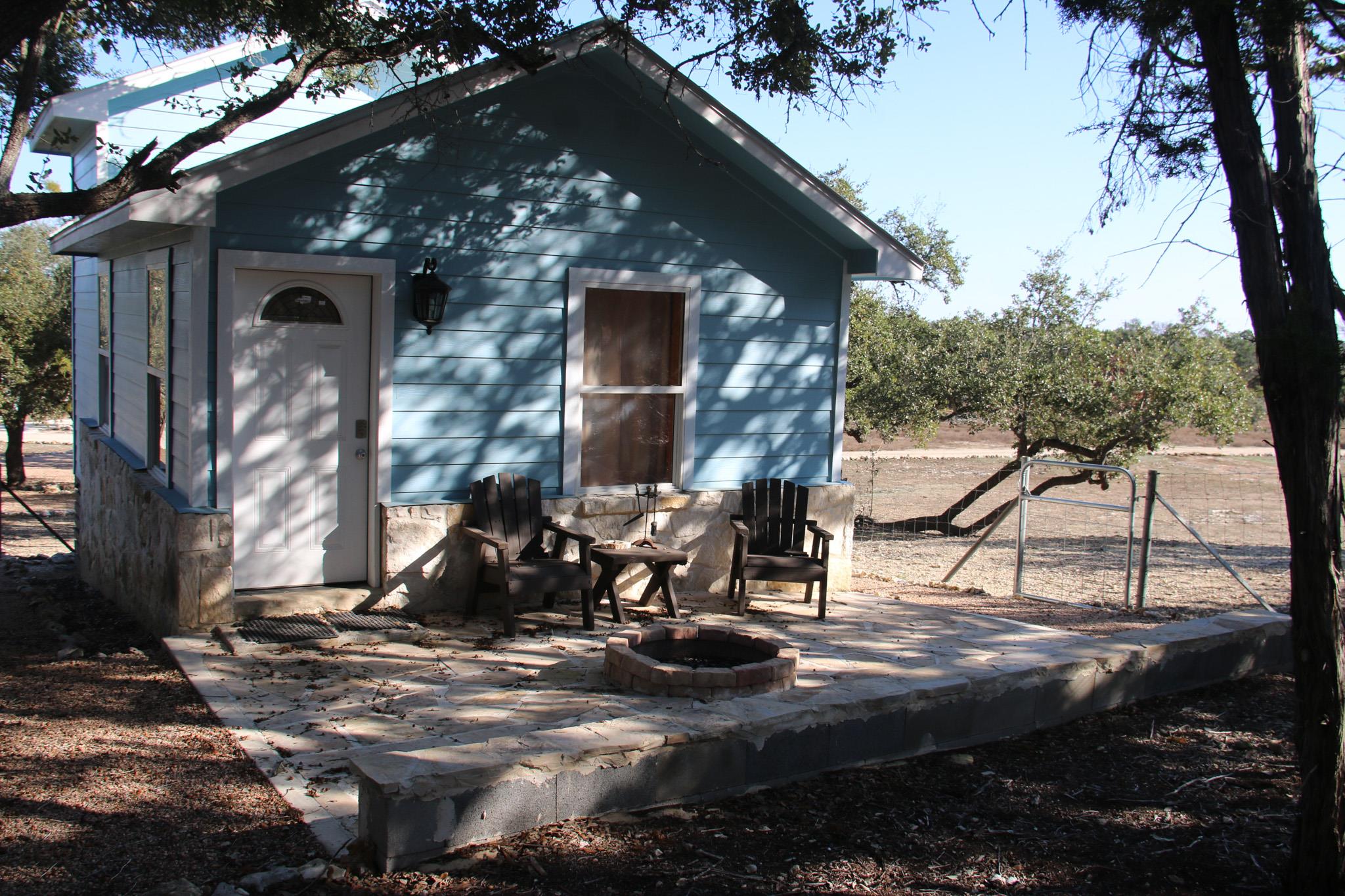 1085 Forest View Dr, Blanco, TX 78606