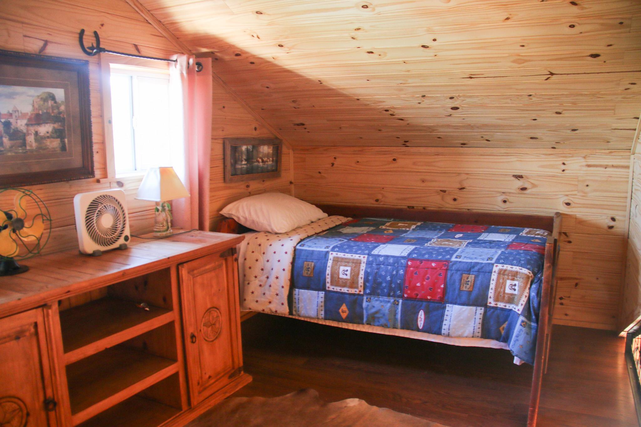 1085 Forest View Dr, Blanco, TX 78606