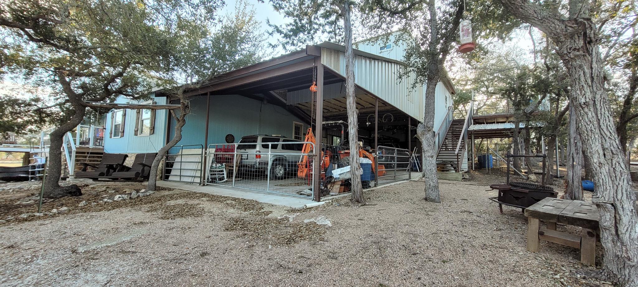 1085 Forest View Dr, Blanco, TX 78606