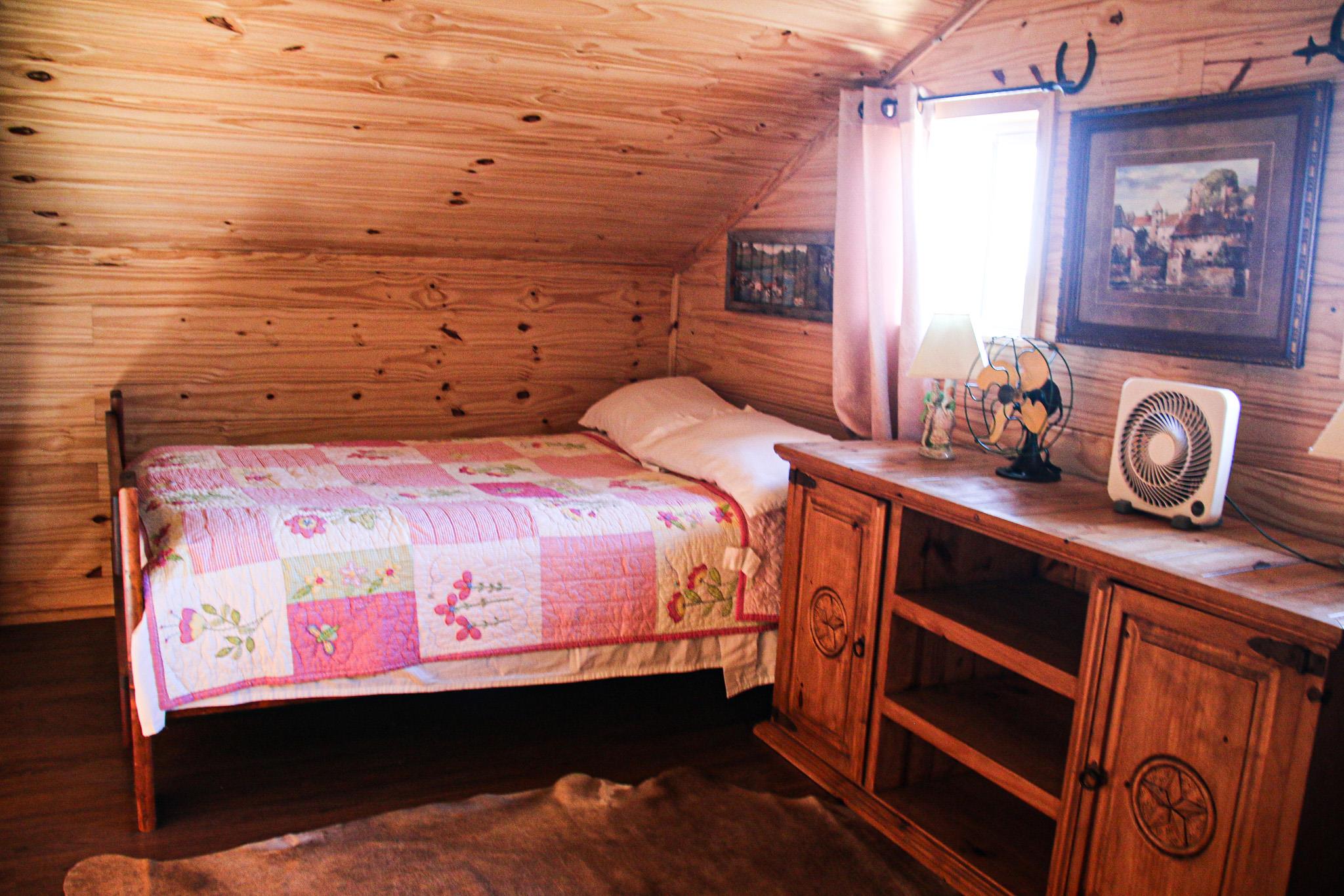 1085 Forest View Dr, Blanco, TX 78606