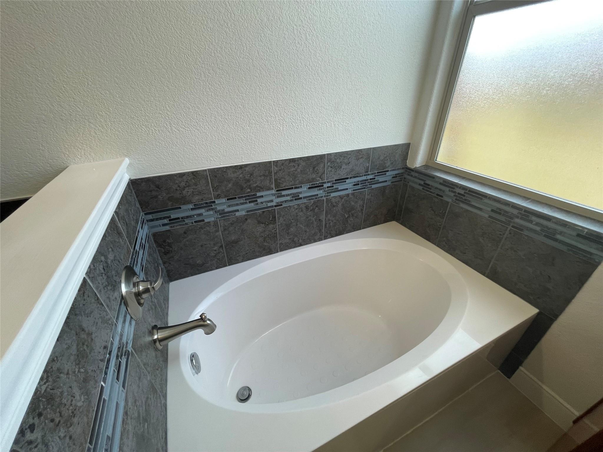 108 E Tanglebriar Ct, Bastrop, TX 78602