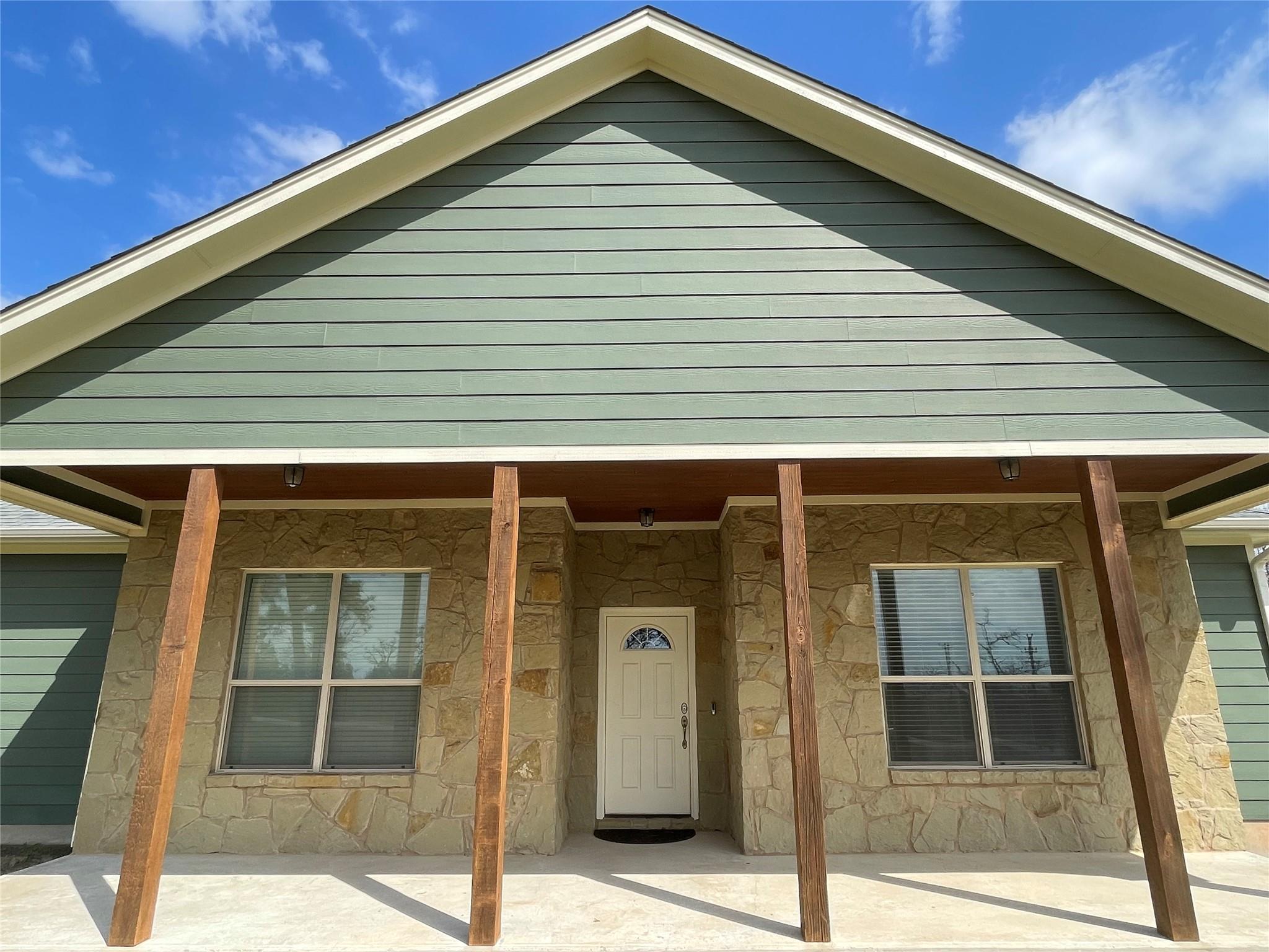 108 E Tanglebriar Ct, Bastrop, TX 78602