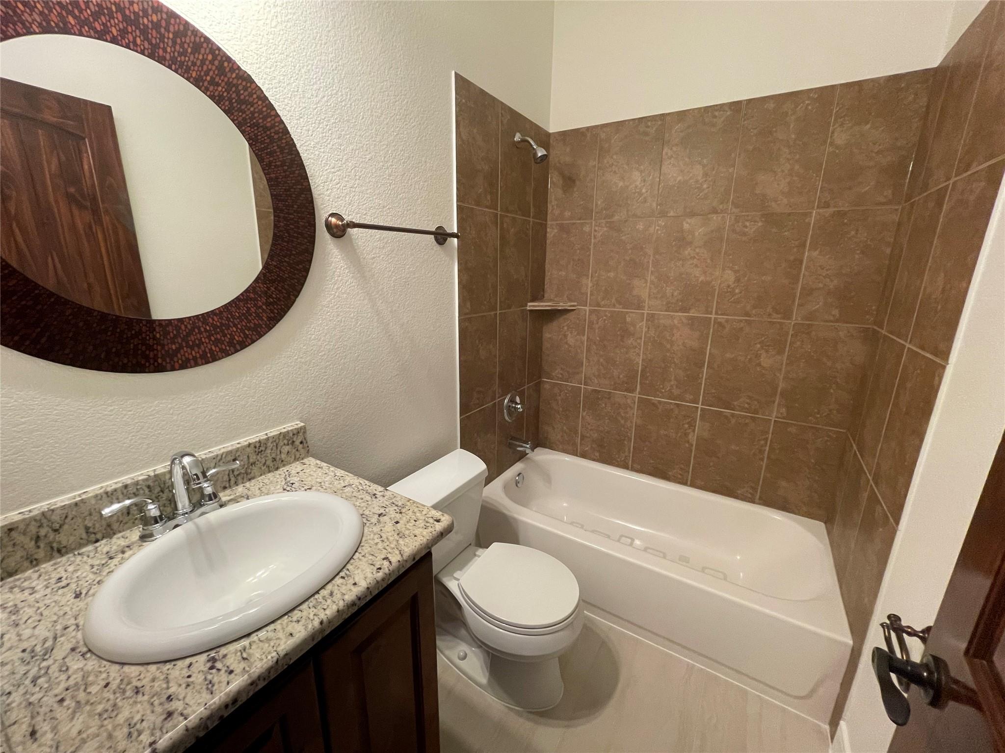 108 E Tanglebriar Ct, Bastrop, TX 78602