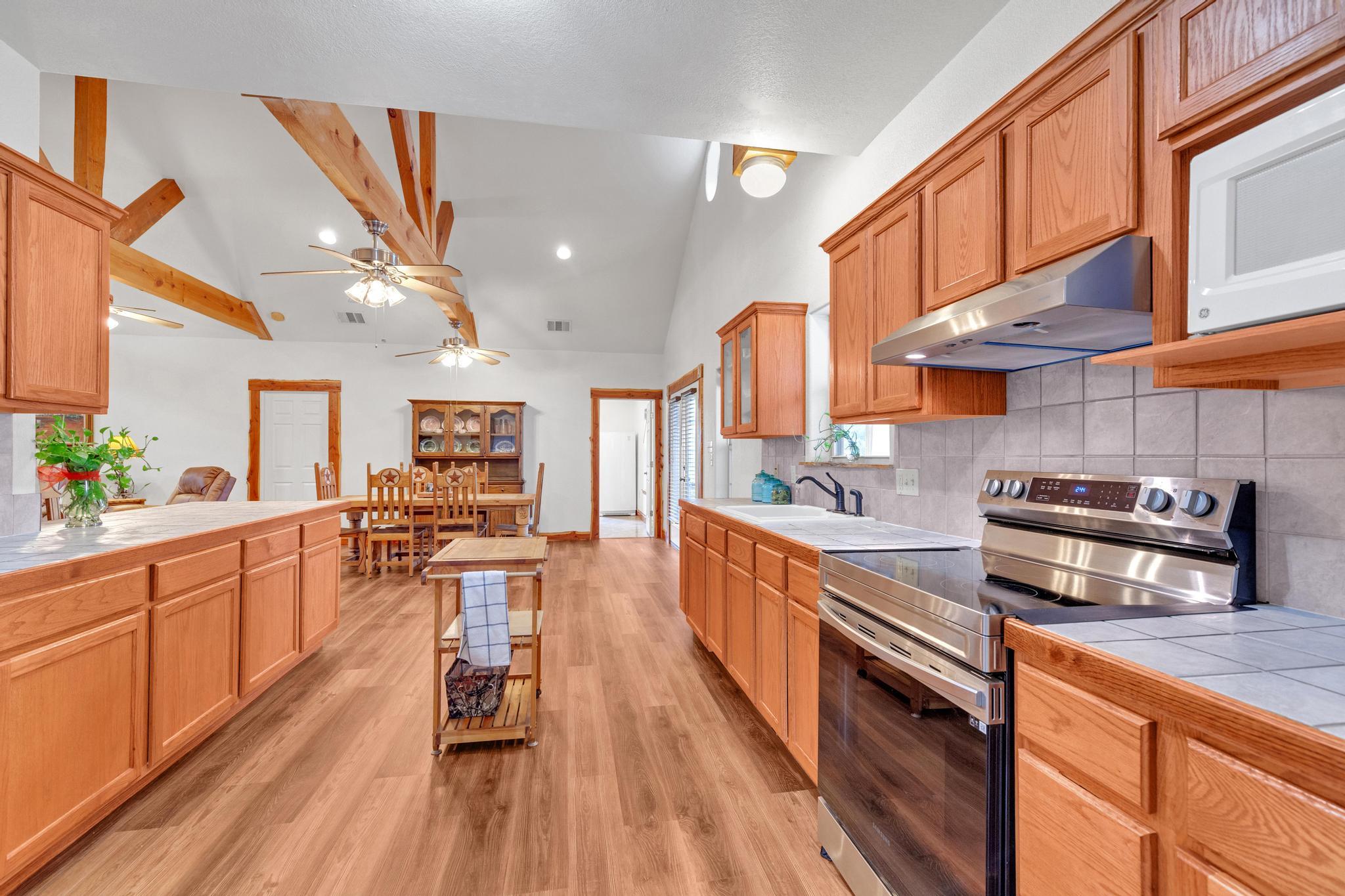 117 County Road 407, Spicewood, TX 78669