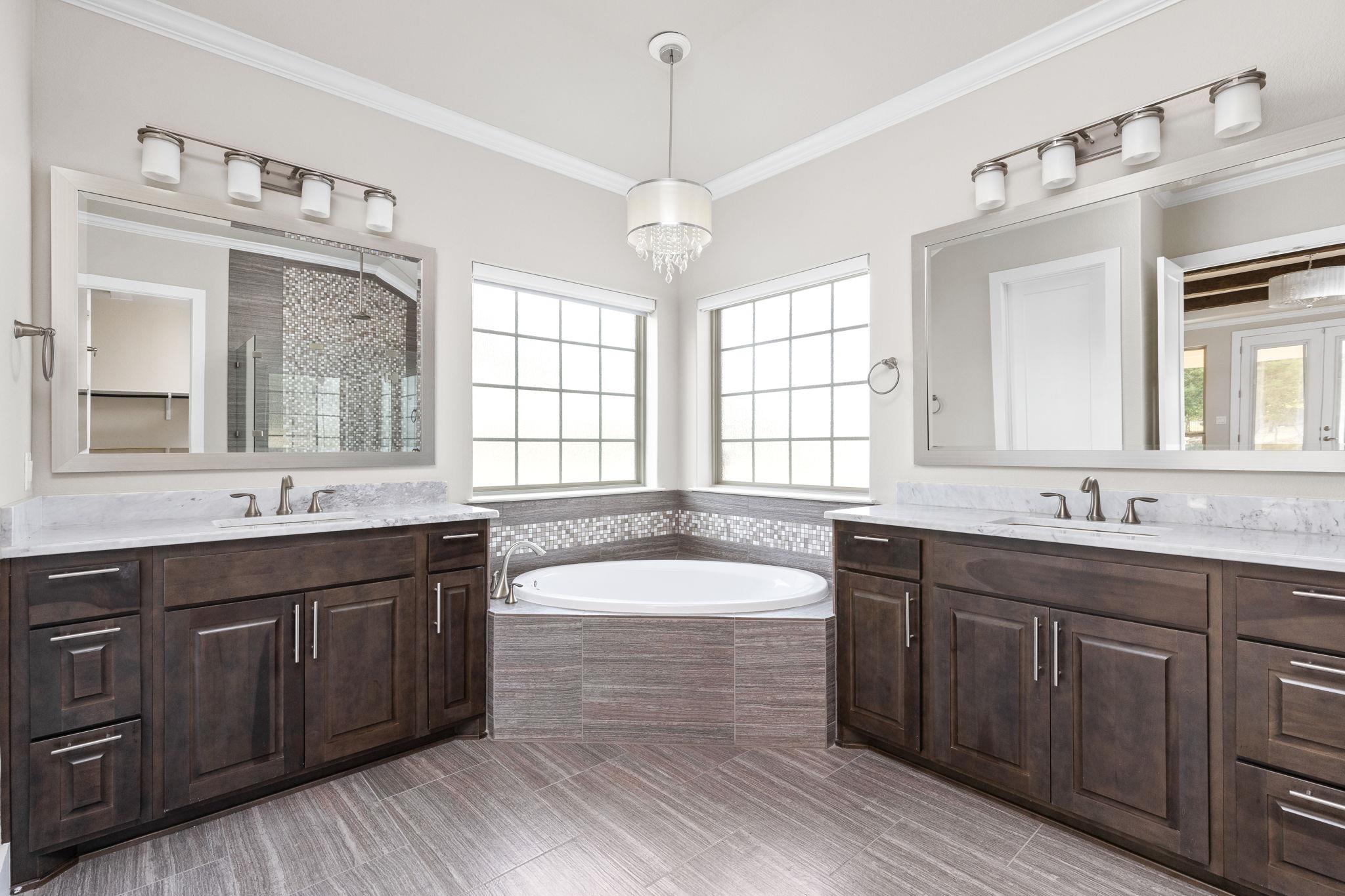2120 High Lonesome Dr, Leander, TX 78641