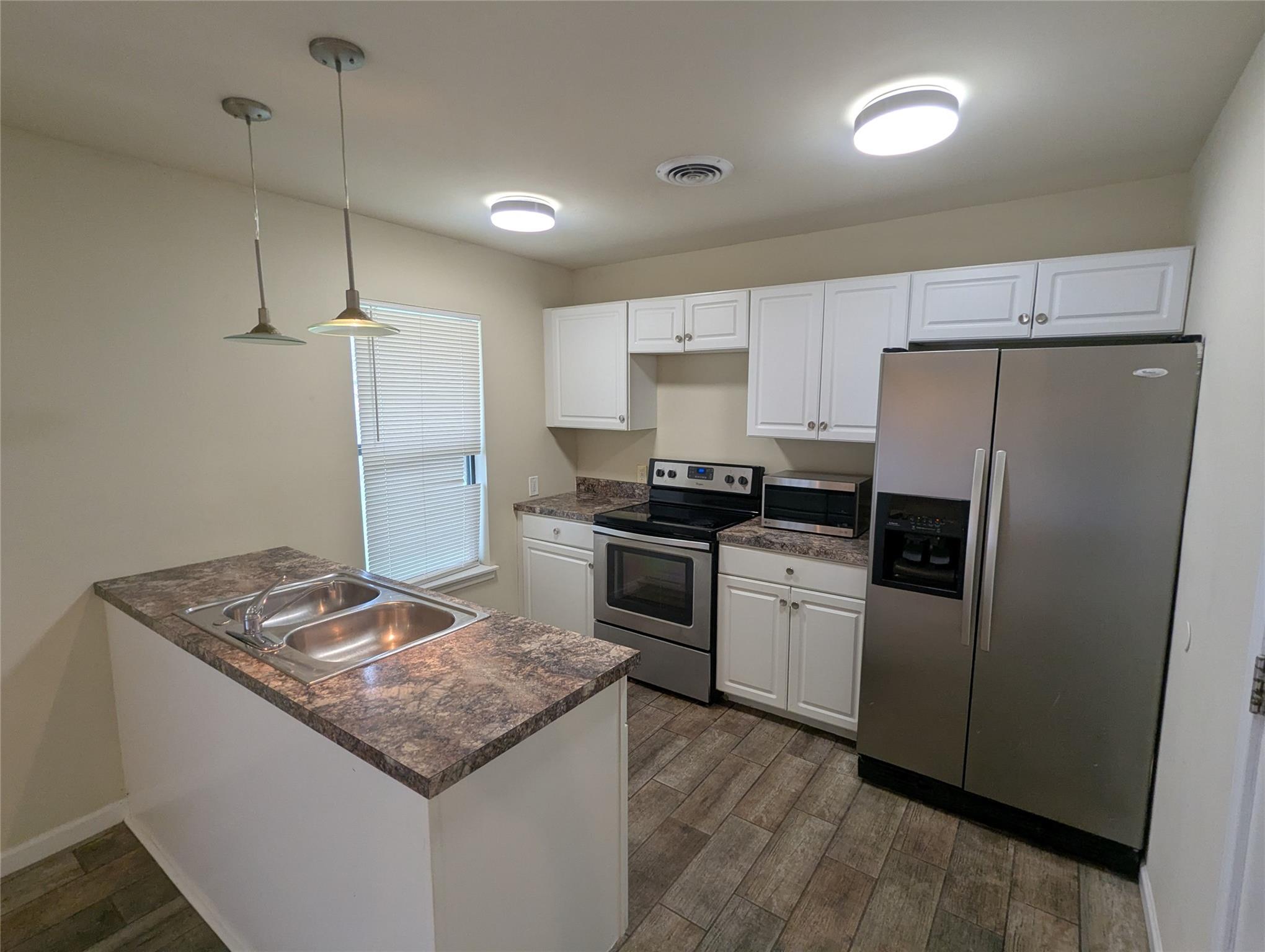 2401 Rogge Ln, Austin, TX 78723