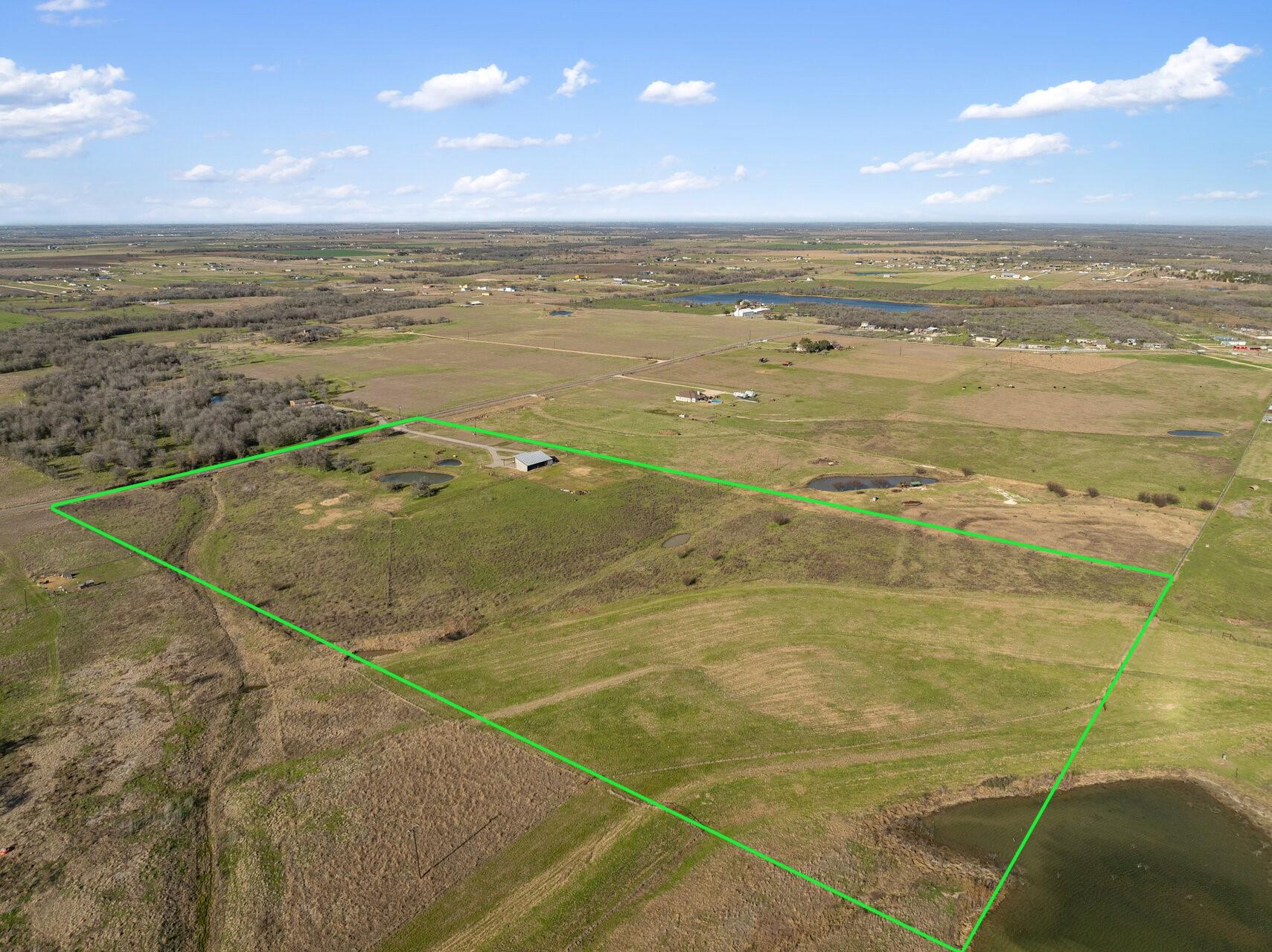 700 County Road 466, Elgin, TX 78621