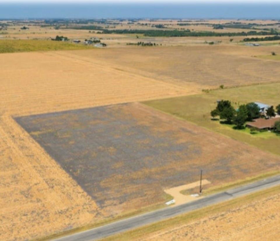 2400 County Road 421 # 1, Taylor, TX 76574