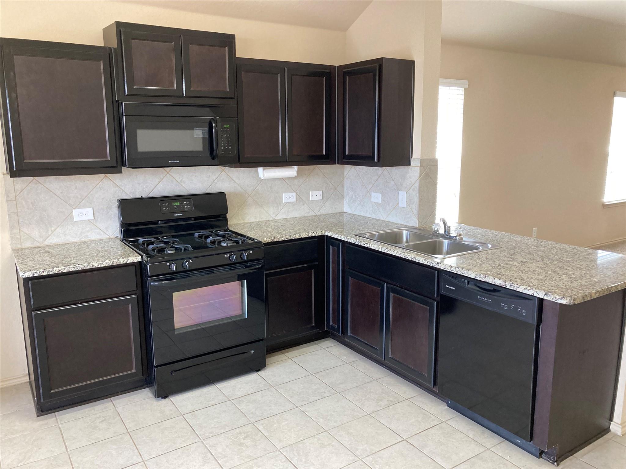 192 Lake Gln, San Marcos, TX 78666