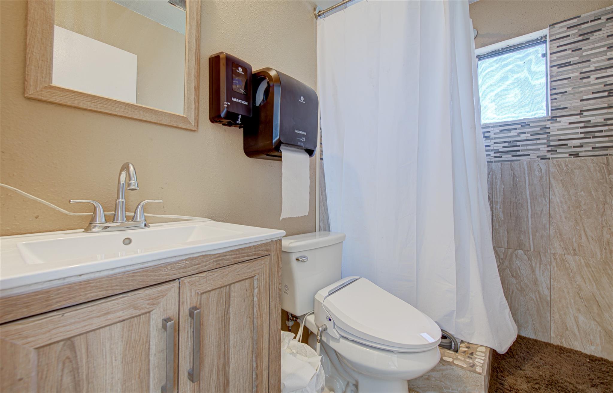 207 Old West Trl, Buda, TX 78610