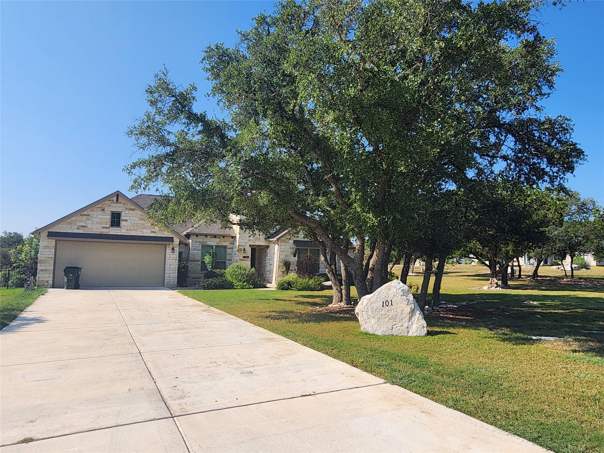 101 Rocky Summit Ct, Spicewood, TX 78669