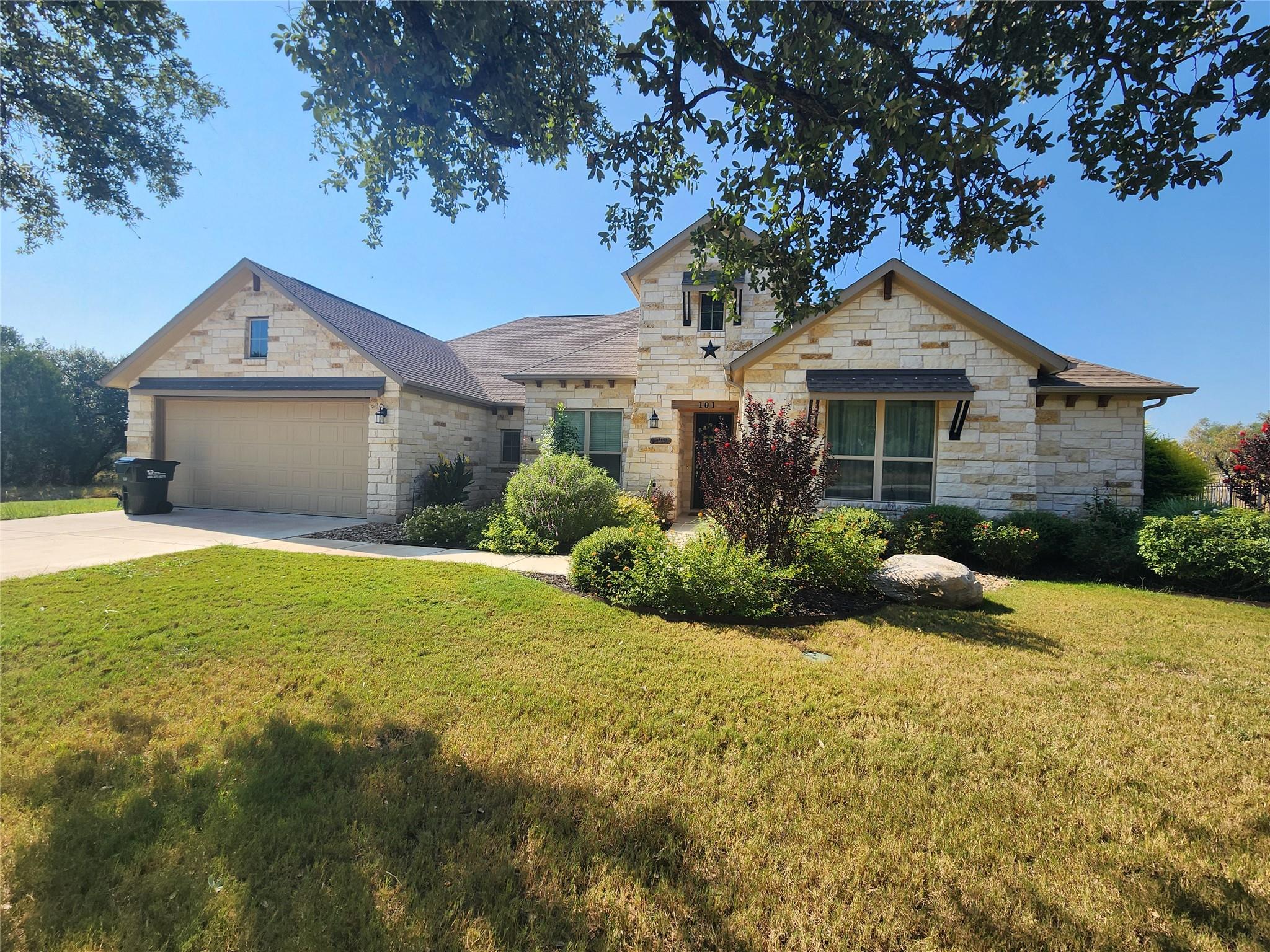 101 Rocky Summit Ct, Spicewood, TX 78669