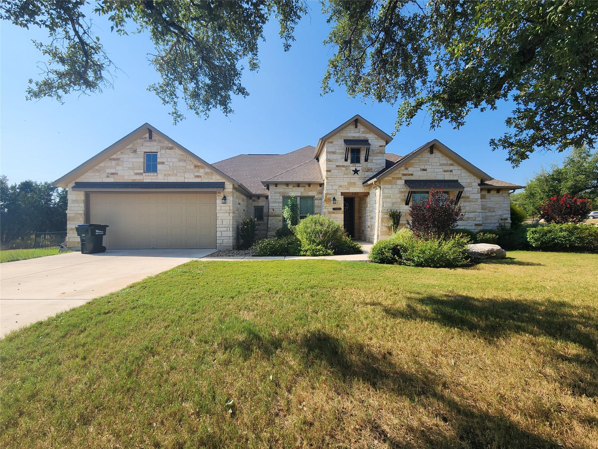101 Rocky Summit Ct, Spicewood, TX 78669