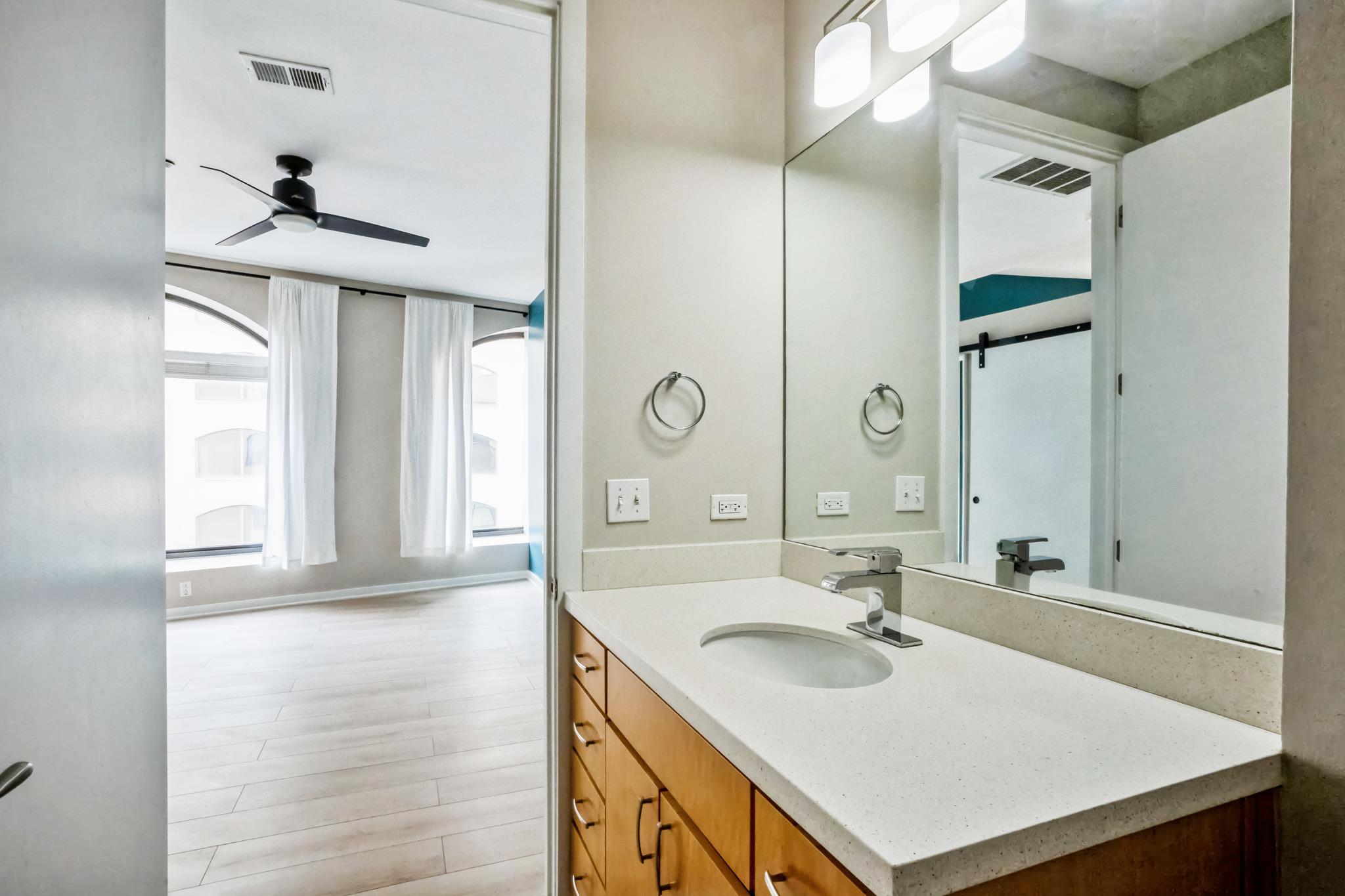 507 Sabine St # 1010, Austin, TX 78701