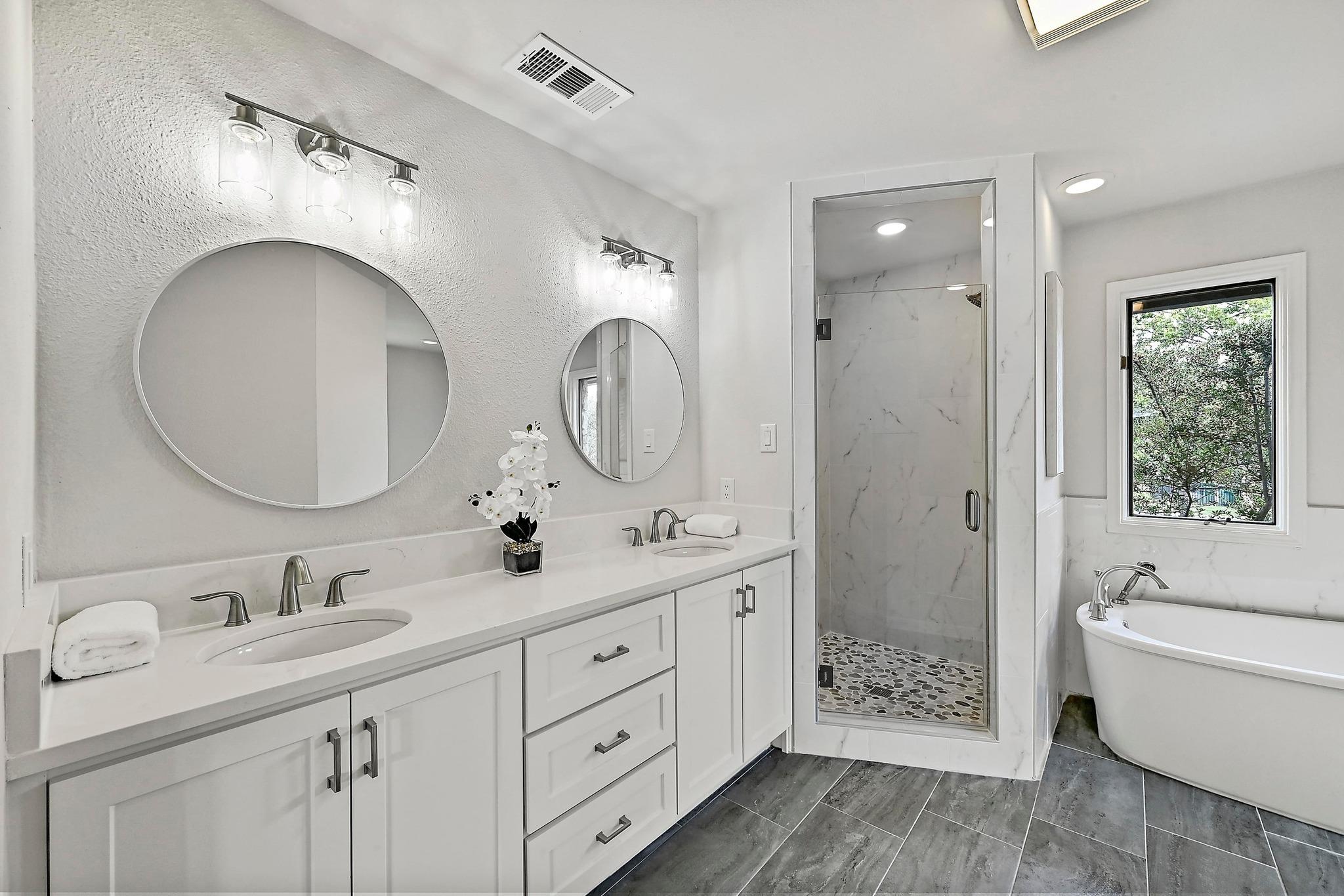 107 Boot Hl, Horseshoe Bay, TX 78657