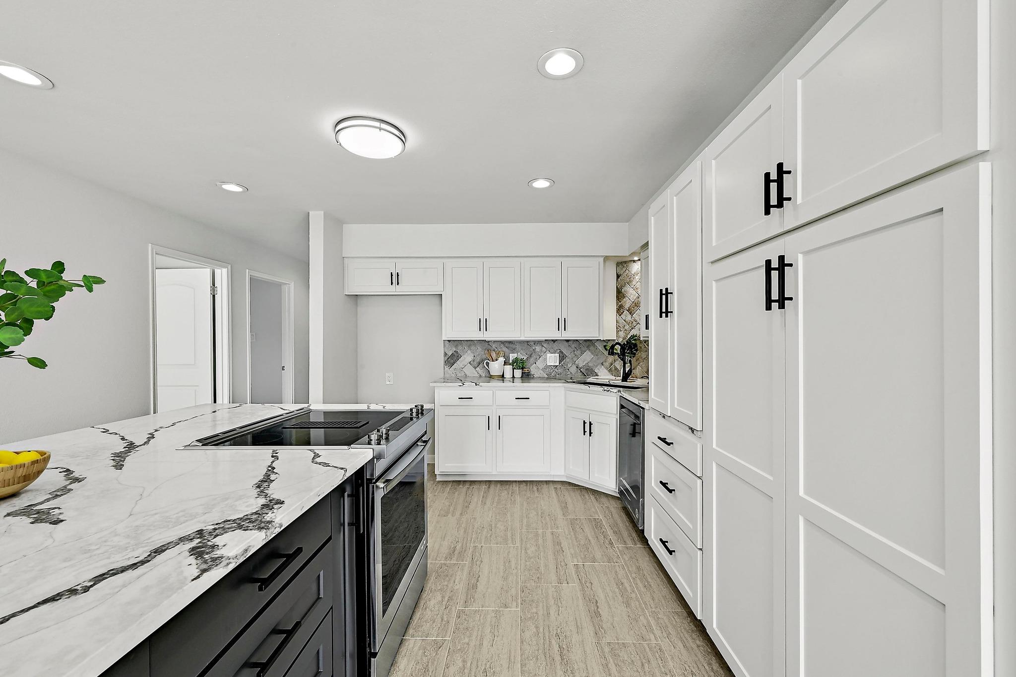 107 Boot Hl, Horseshoe Bay, TX 78657