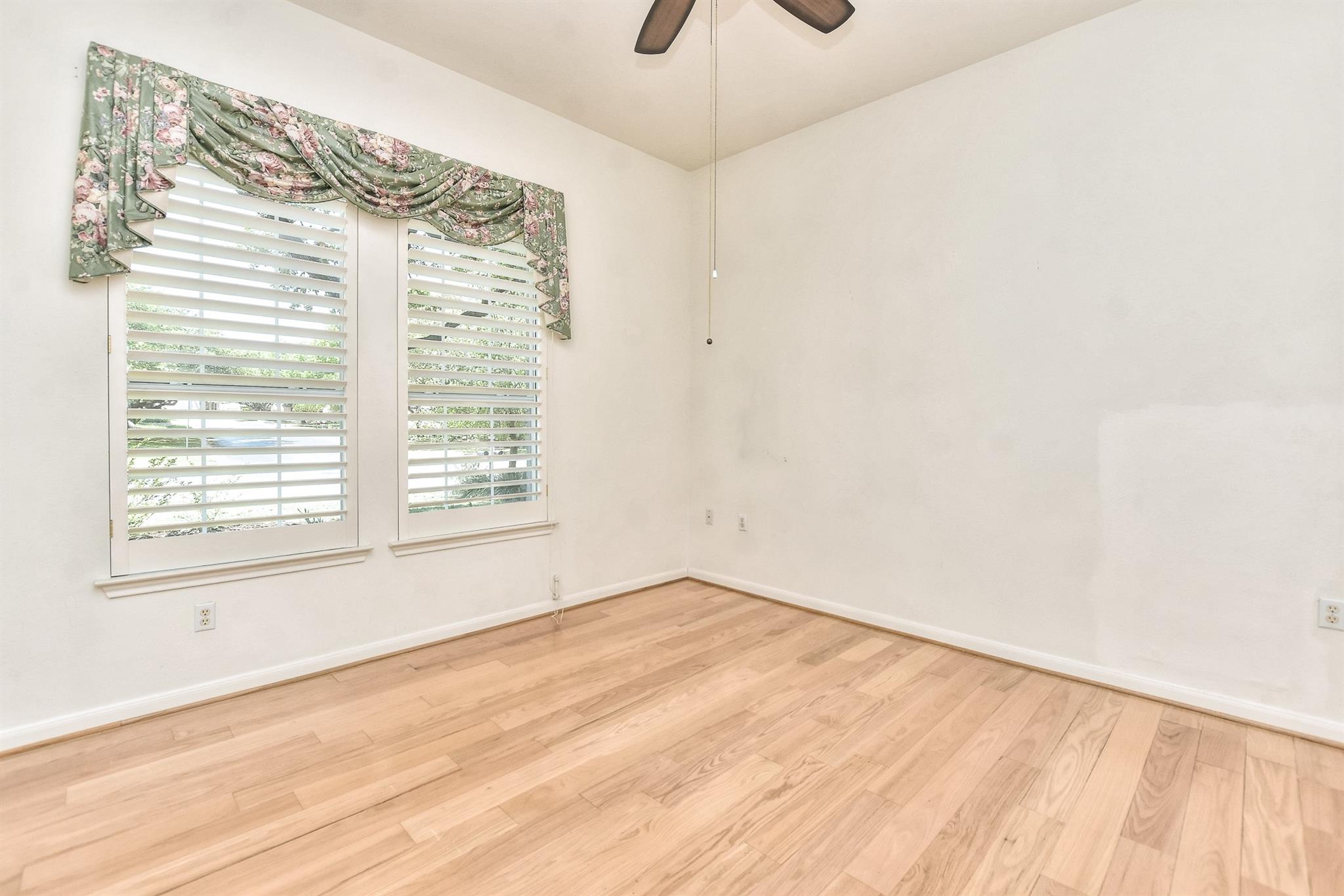 229 Whispering Wind Dr, Georgetown, TX 78633