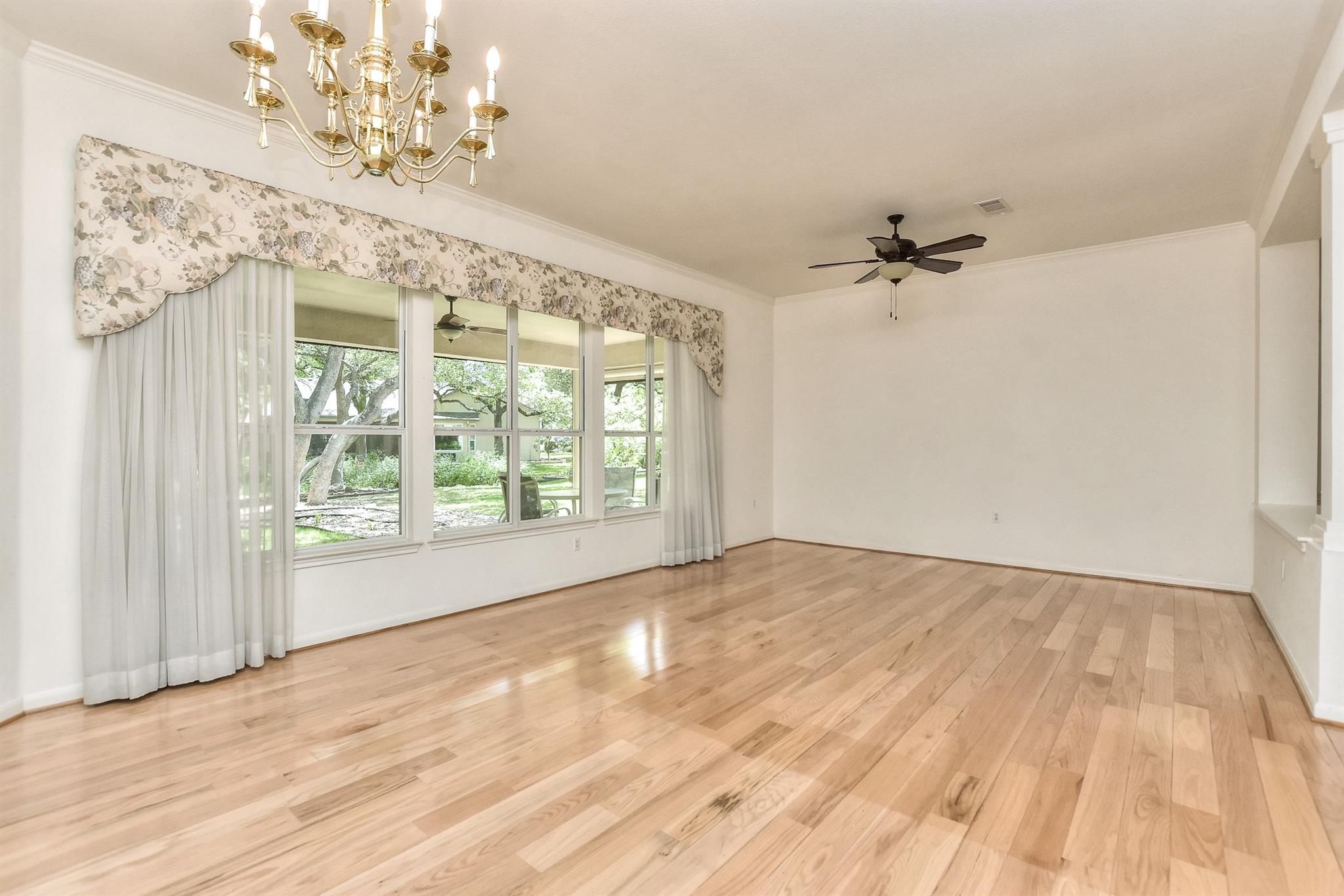 229 Whispering Wind Dr, Georgetown, TX 78633