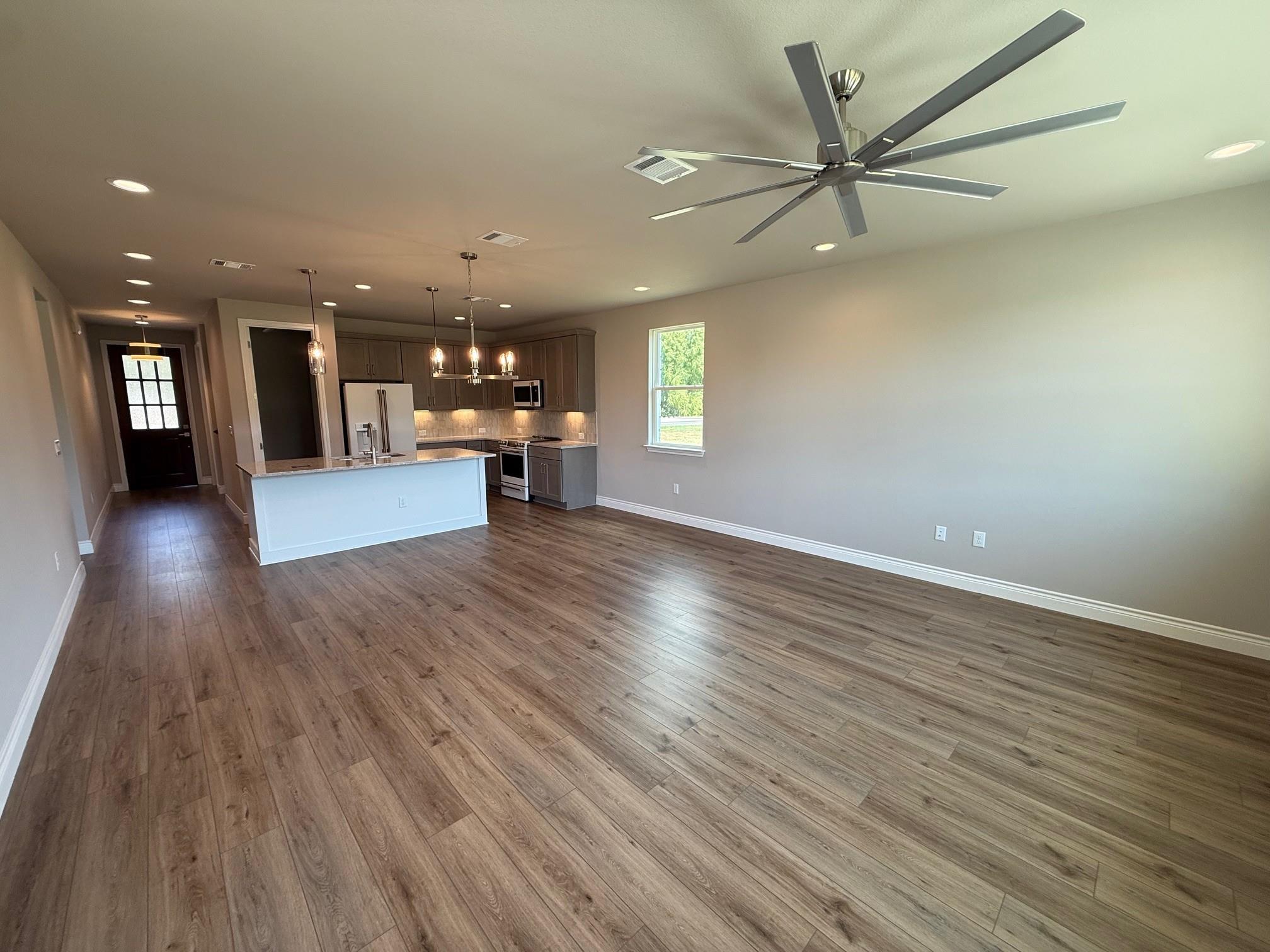 107 Preston Trl, Meadowlakes, TX 78654