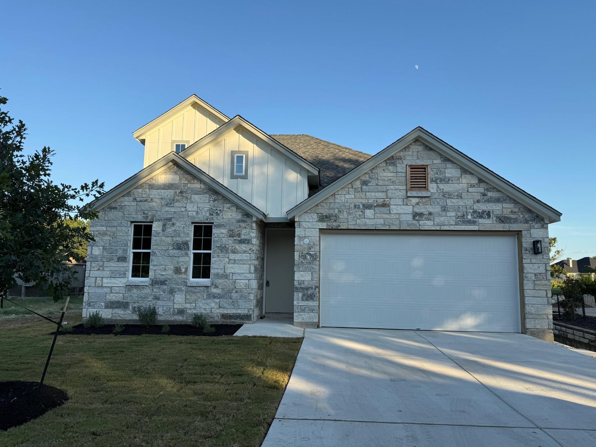 107 Preston Trl, Meadowlakes, TX 78654