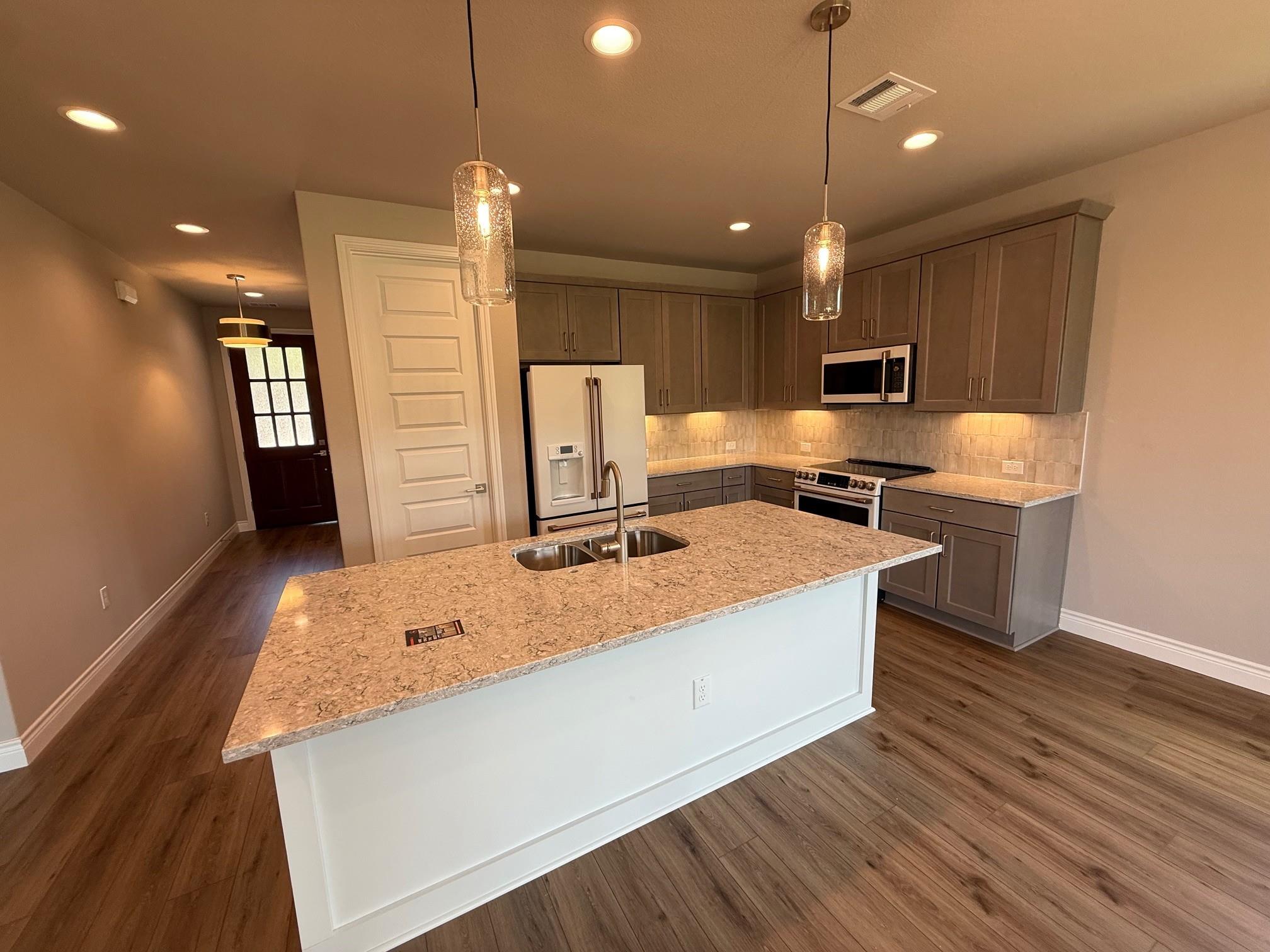 107 Preston Trl, Meadowlakes, TX 78654